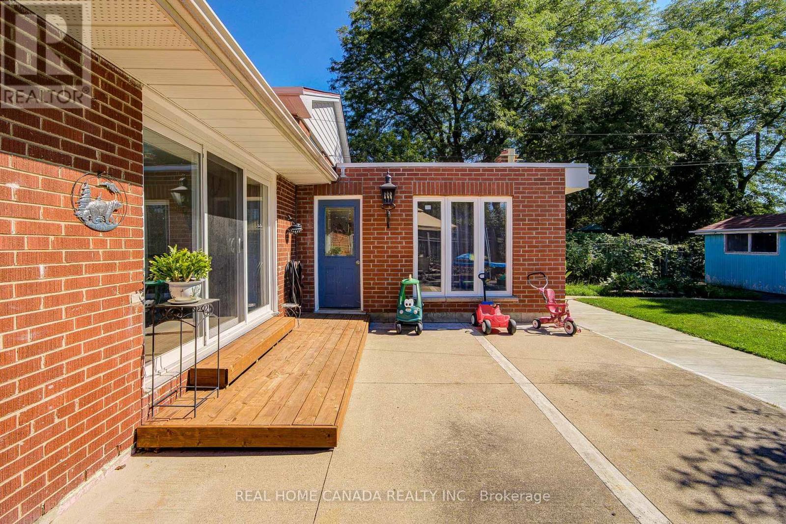 29 Ellesboro Drive, Mississauga, Ontario  L5N 1C3 - Photo 37 - W12933694