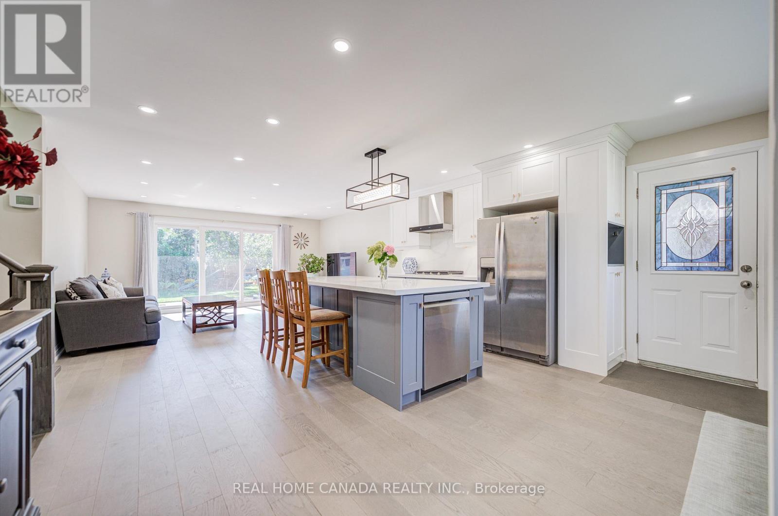 29 Ellesboro Drive, Mississauga, Ontario  L5N 1C3 - Photo 5 - W12933694