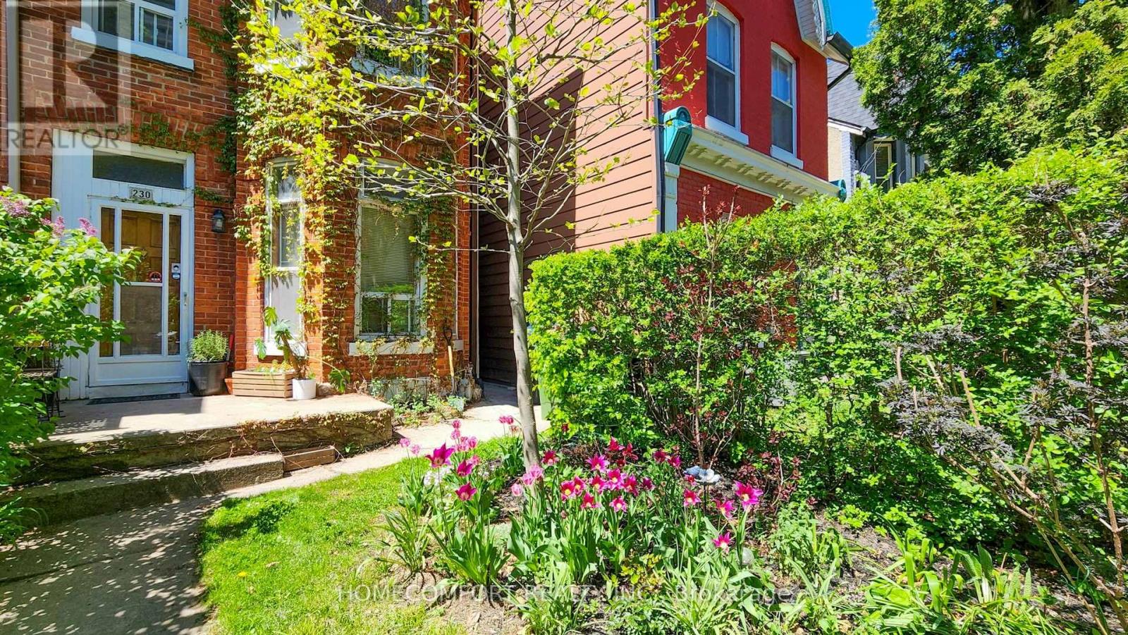 230 Robert Street, Toronto, Ontario  M5S 2K7 - Photo 4 - C12933754