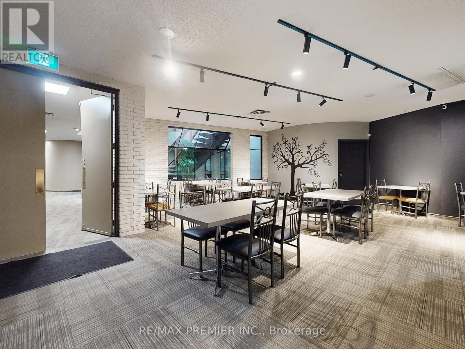 100, 103 - 3390 South Service Road, Burlington, Ontario  L7N 3J5 - Photo 10 - W12933708