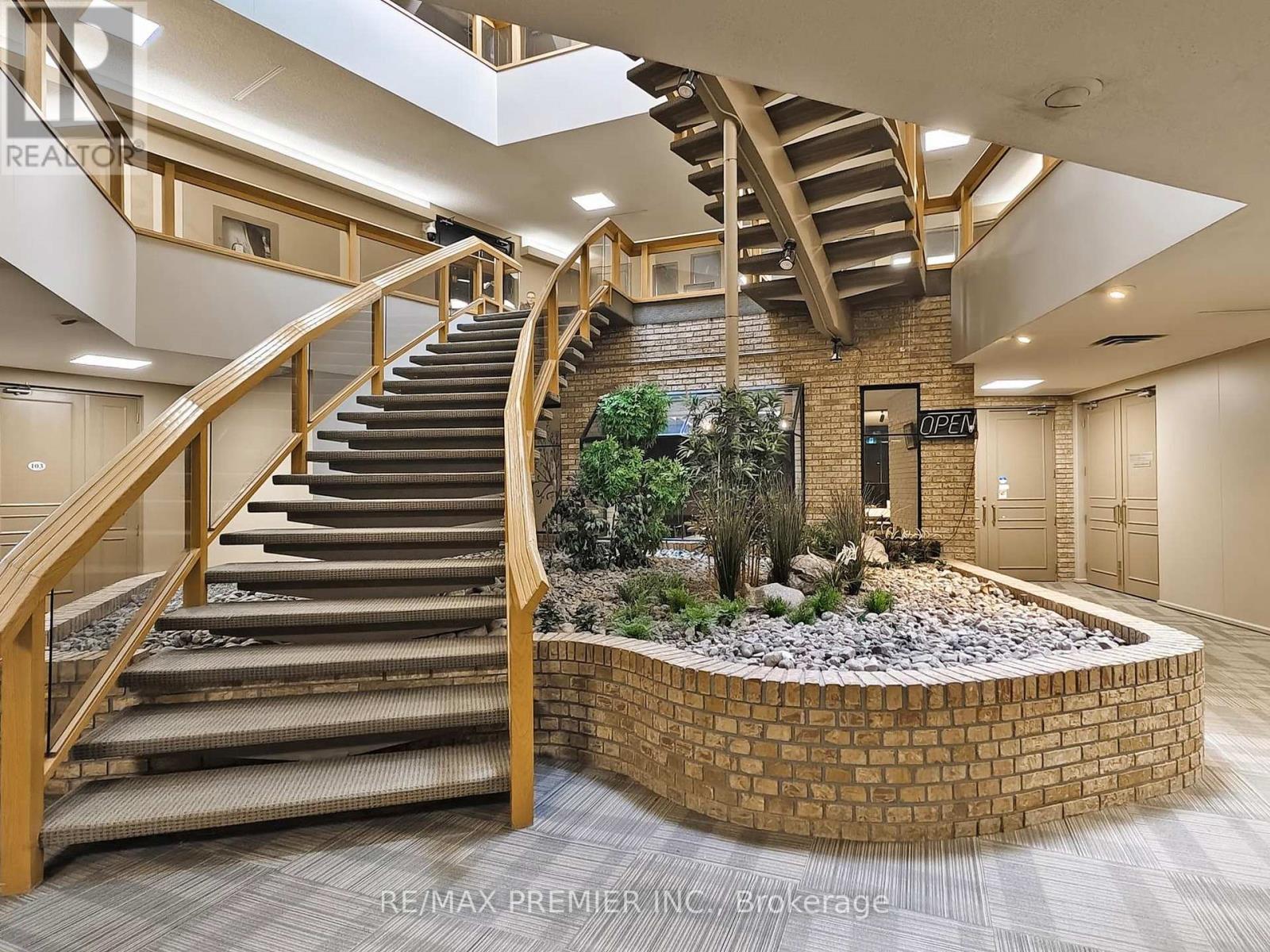 100, 103 - 3390 South Service Road, Burlington, Ontario  L7N 3J5 - Photo 16 - W12933708