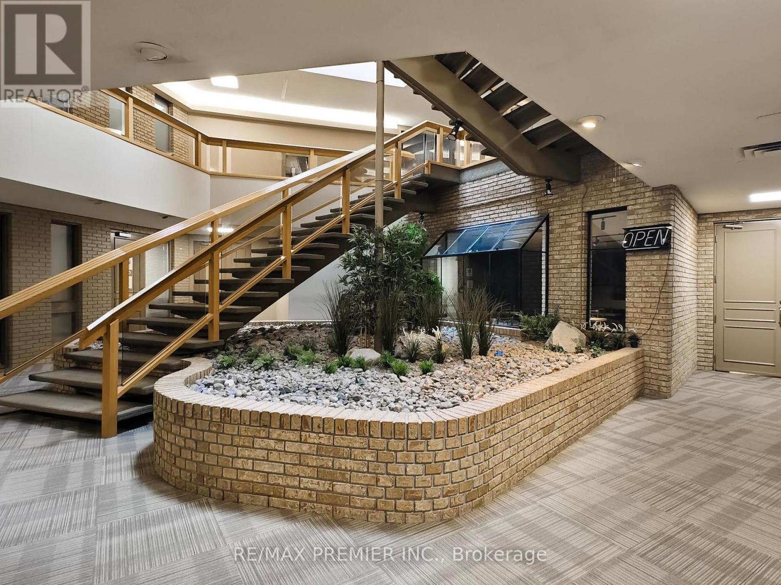 100, 103 - 3390 South Service Road, Burlington, Ontario  L7N 3J5 - Photo 17 - W12933708