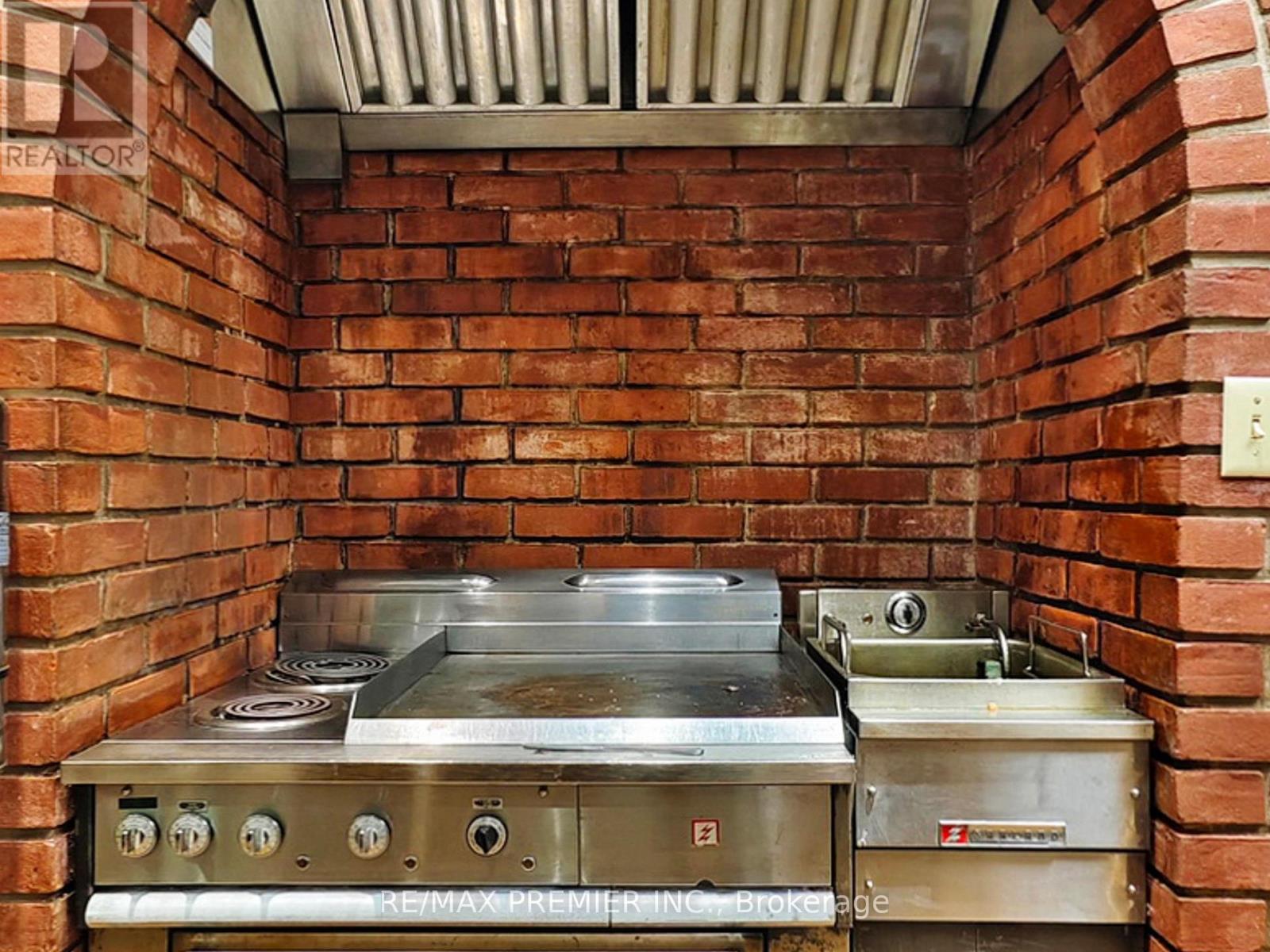 100, 103 - 3390 South Service Road, Burlington, Ontario  L7N 3J5 - Photo 30 - W12933708