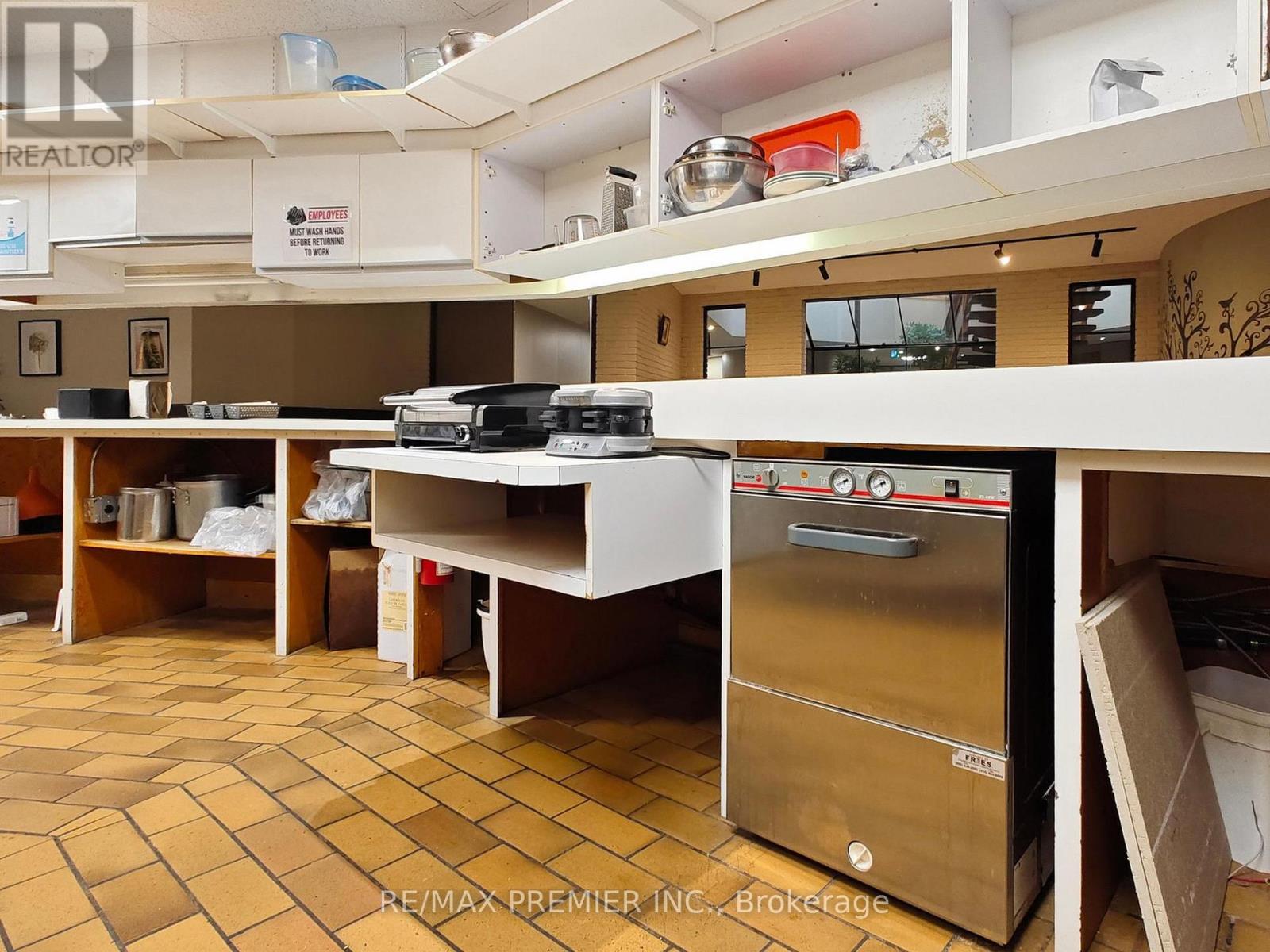 100, 103 - 3390 South Service Road, Burlington, Ontario  L7N 3J5 - Photo 34 - W12933708