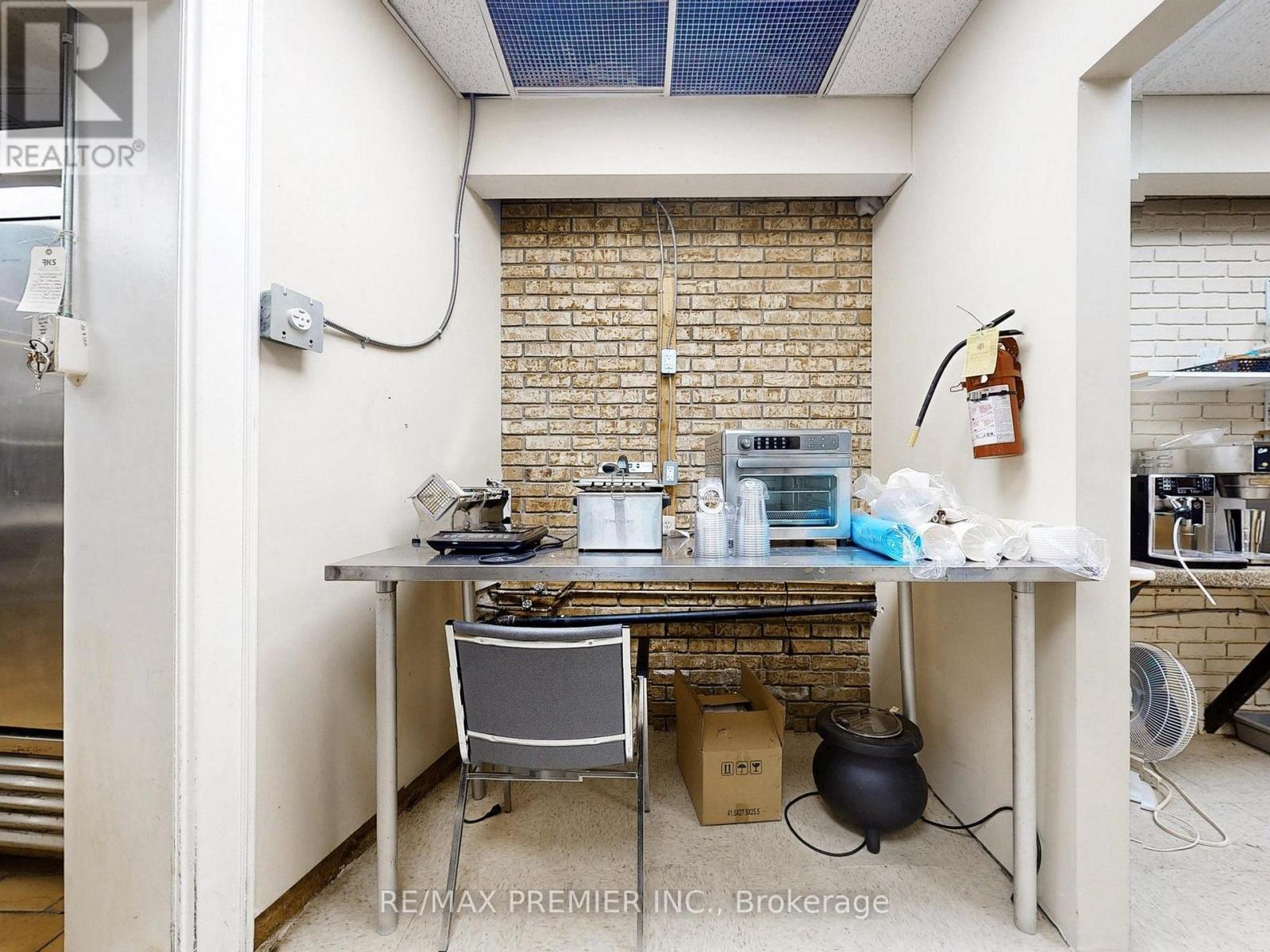 100, 103 - 3390 South Service Road, Burlington, Ontario  L7N 3J5 - Photo 38 - W12933708