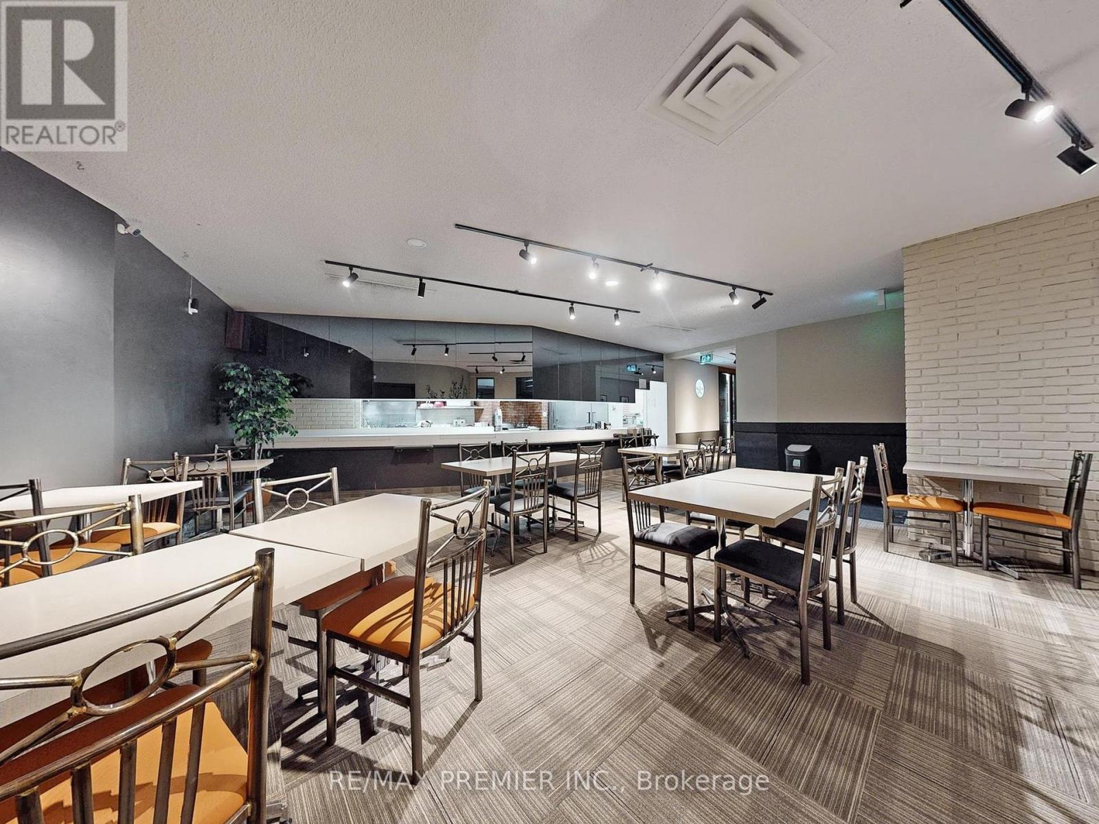 100, 103 - 3390 South Service Road, Burlington, Ontario  L7N 3J5 - Photo 9 - W12933708