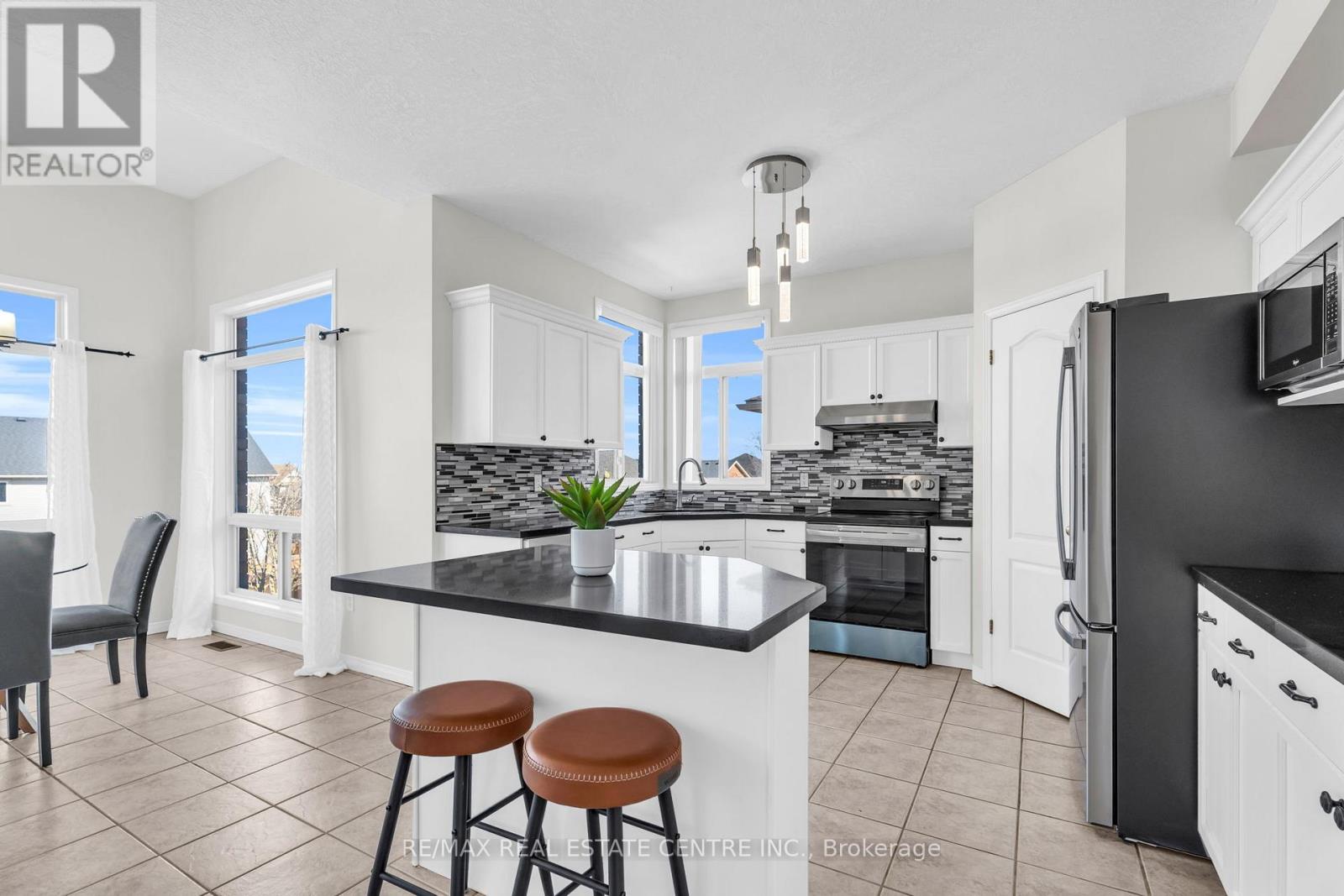 27 Cameron Court, Orangeville, Ontario  L9W 5G8 - Photo 10 - W12933722