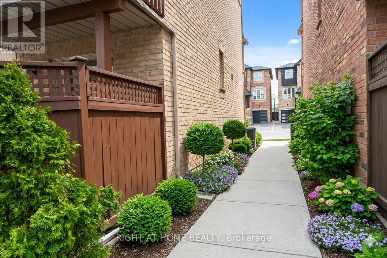 1 - 11 West Deane Park Drive, Toronto, Ontario  M9B 2R5 - Photo 3 - W12933726