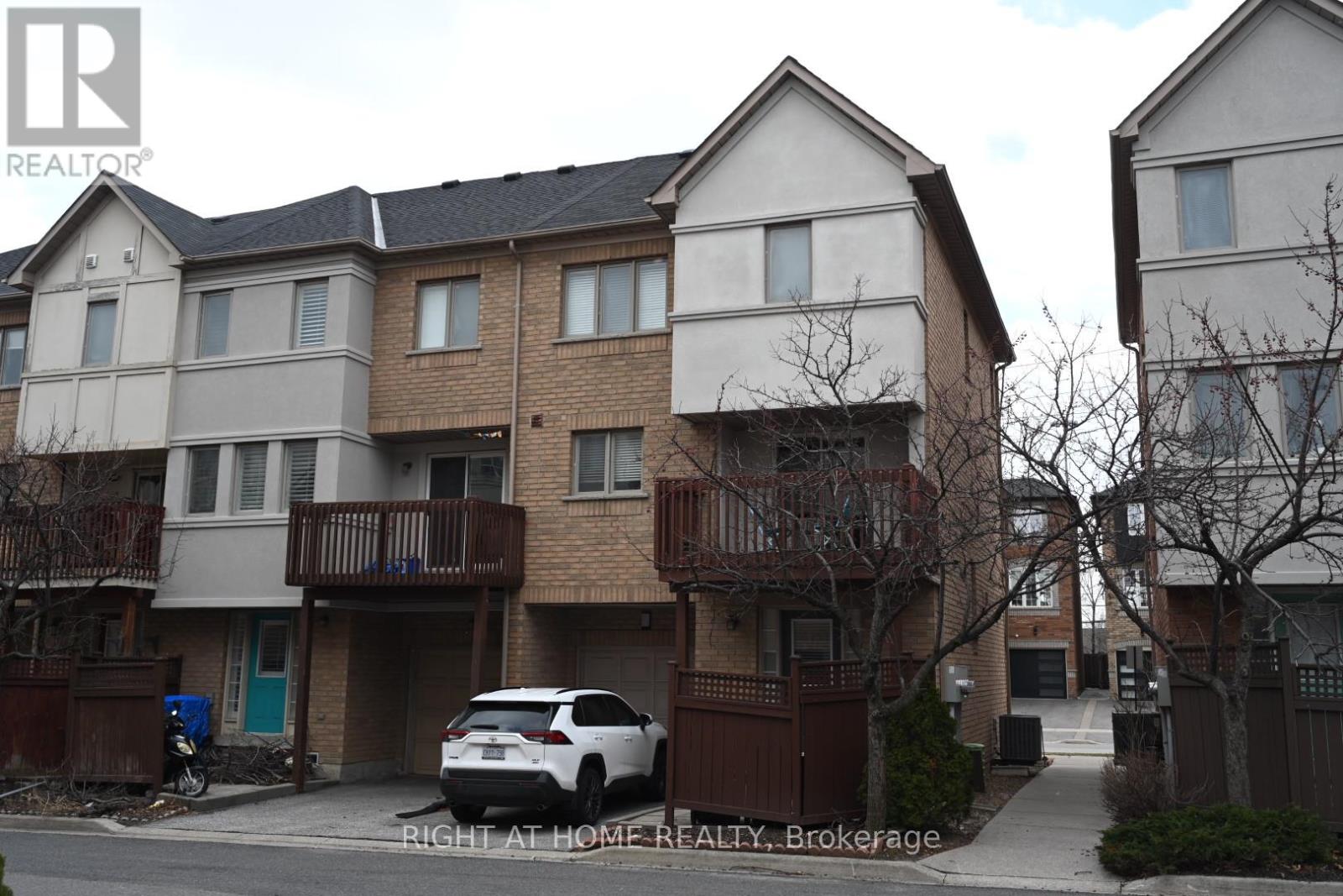 1 - 11 West Deane Park Drive, Toronto, Ontario  M9B 2R5 - Photo 5 - W12933726