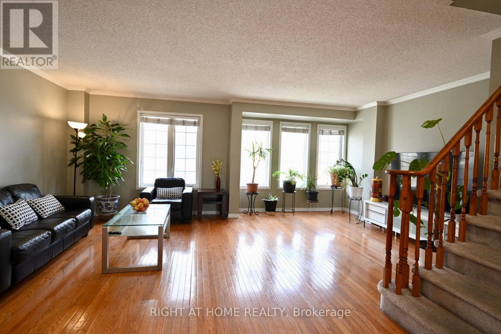 1 - 11 West Deane Park Drive, Toronto, Ontario  M9B 2R5 - Photo 7 - W12933726