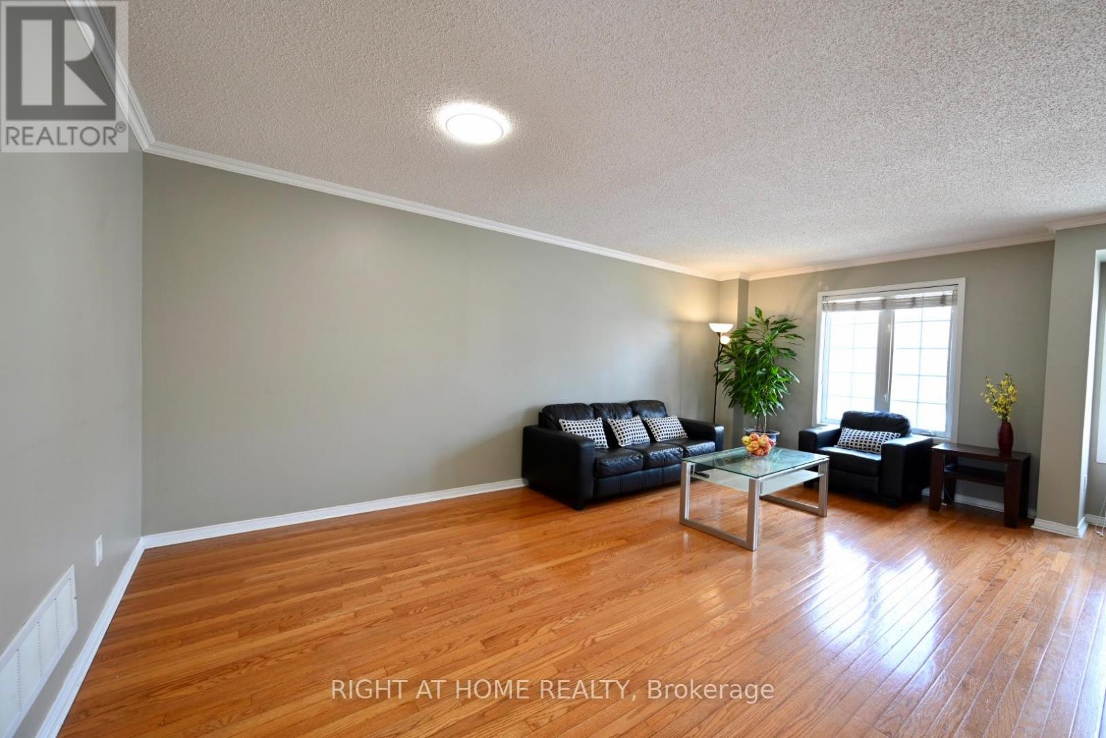 1 - 11 West Deane Park Drive, Toronto, Ontario  M9B 2R5 - Photo 8 - W12933726
