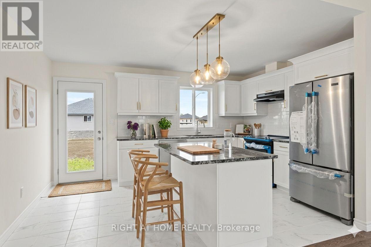 382 Mulberry Lane, Lakeshore, Ontario  N8L 1A9 - Photo 4 - X12933712