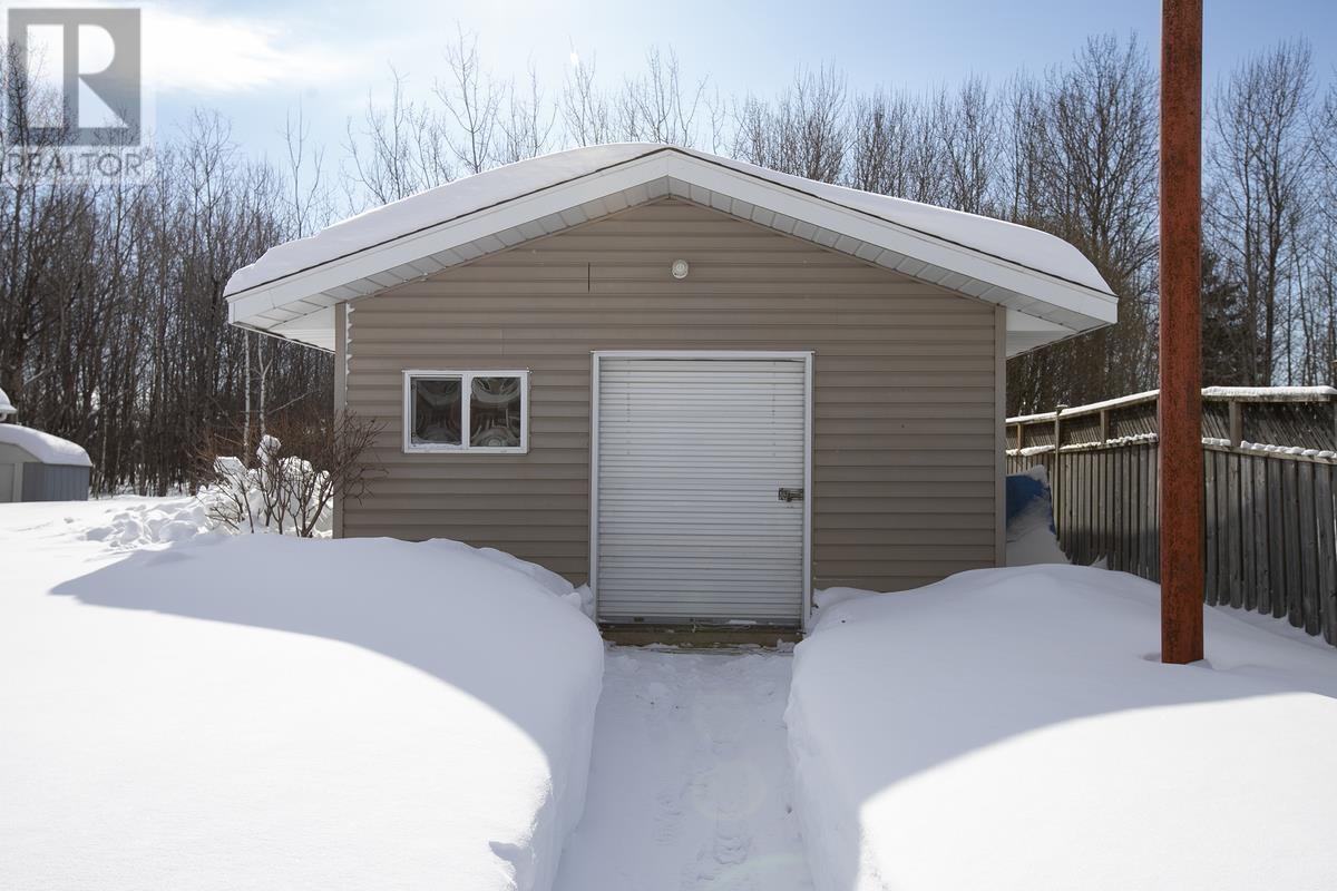 53 Laura St, Sault Ste. Marie, Ontario  P6C 2G5 - Photo 3 - SM260477