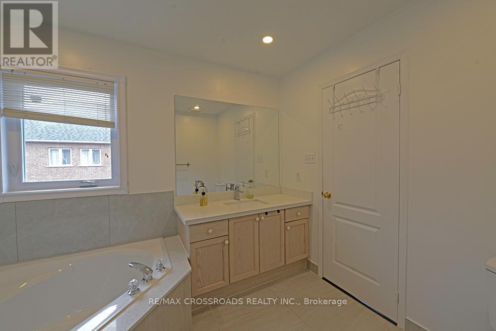 48 Ayhart Street, Markham, Ontario  L6E 1H4 - Photo 15 - N12932806