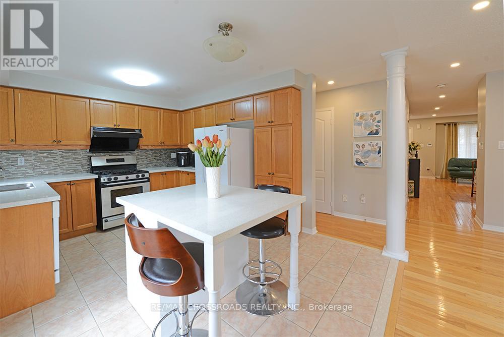 48 Ayhart Street, Markham, Ontario  L6E 1H4 - Photo 8 - N12932806