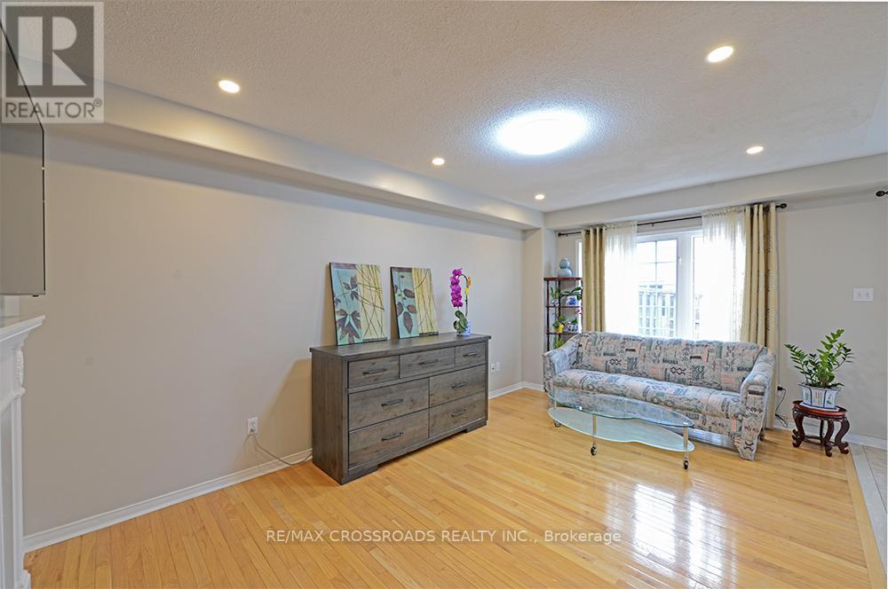 48 Ayhart Street, Markham, Ontario  L6E 1H4 - Photo 6 - N12932806