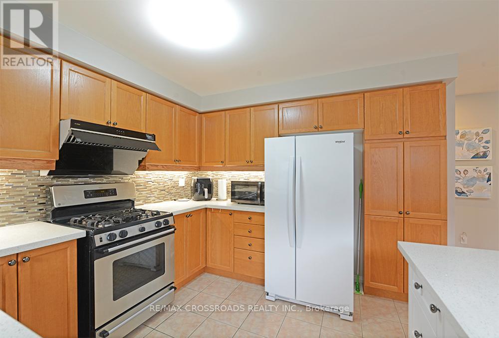 48 Ayhart Street, Markham, Ontario  L6E 1H4 - Photo 10 - N12932806