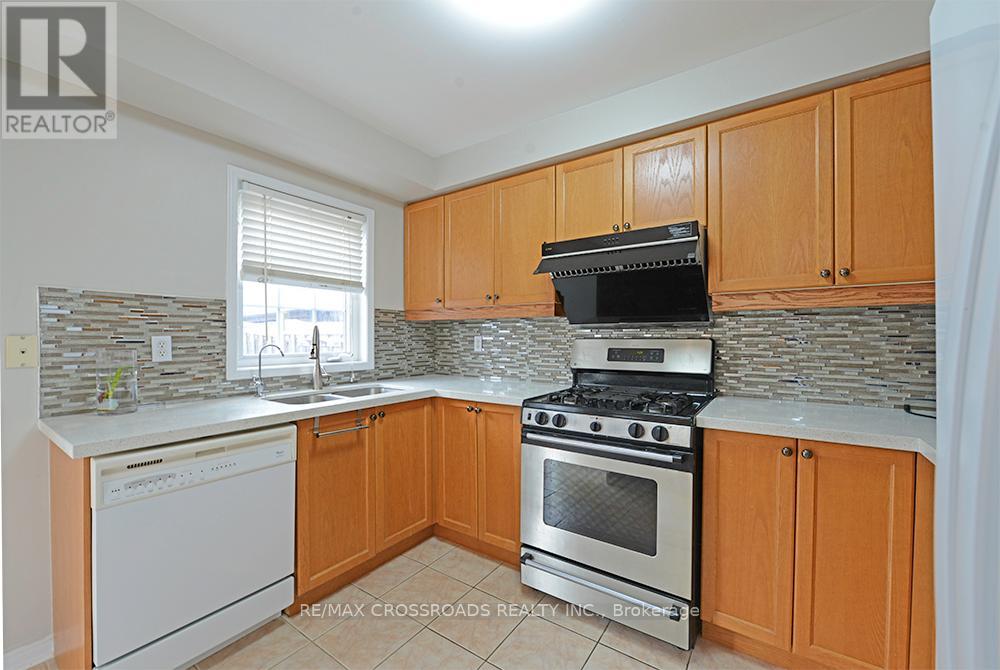 48 Ayhart Street, Markham, Ontario  L6E 1H4 - Photo 9 - N12932806