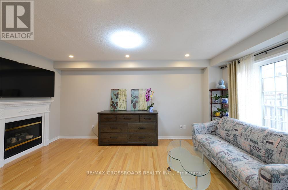 48 Ayhart Street, Markham, Ontario  L6E 1H4 - Photo 7 - N12932806