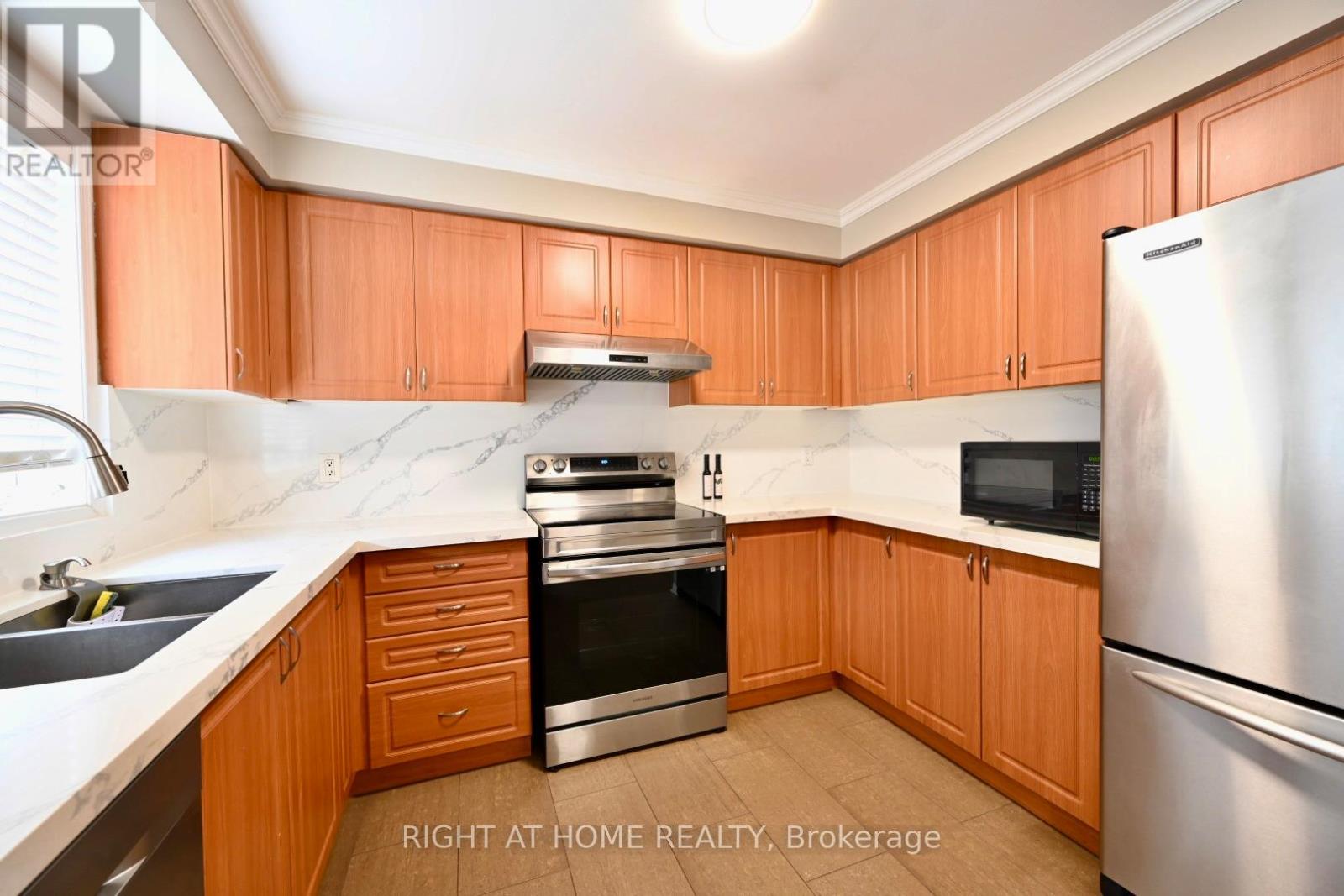 1 - 11 West Deane Park Drive, Toronto, Ontario  M9B 2R5 - Photo 21 - W12933726