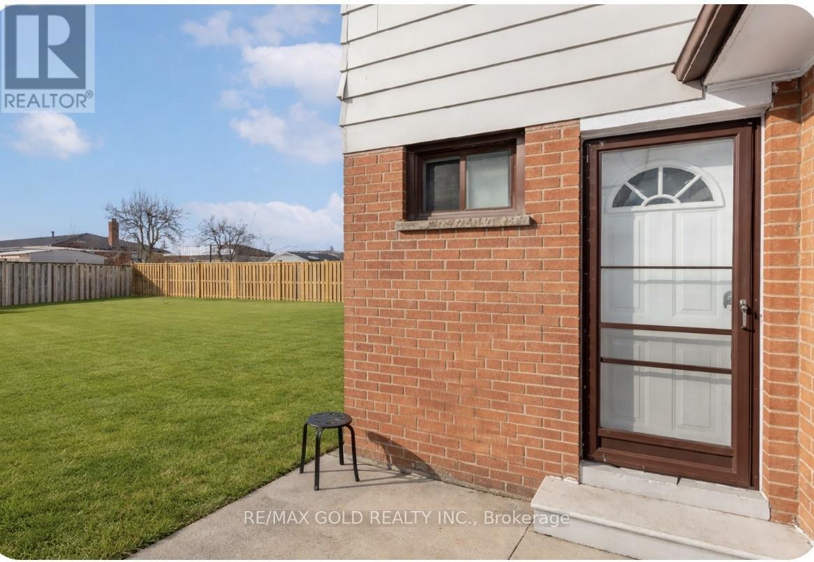 7258 Vernor Drive, Mississauga, Ontario  L4T 2P4 - Photo 37 - W12933084