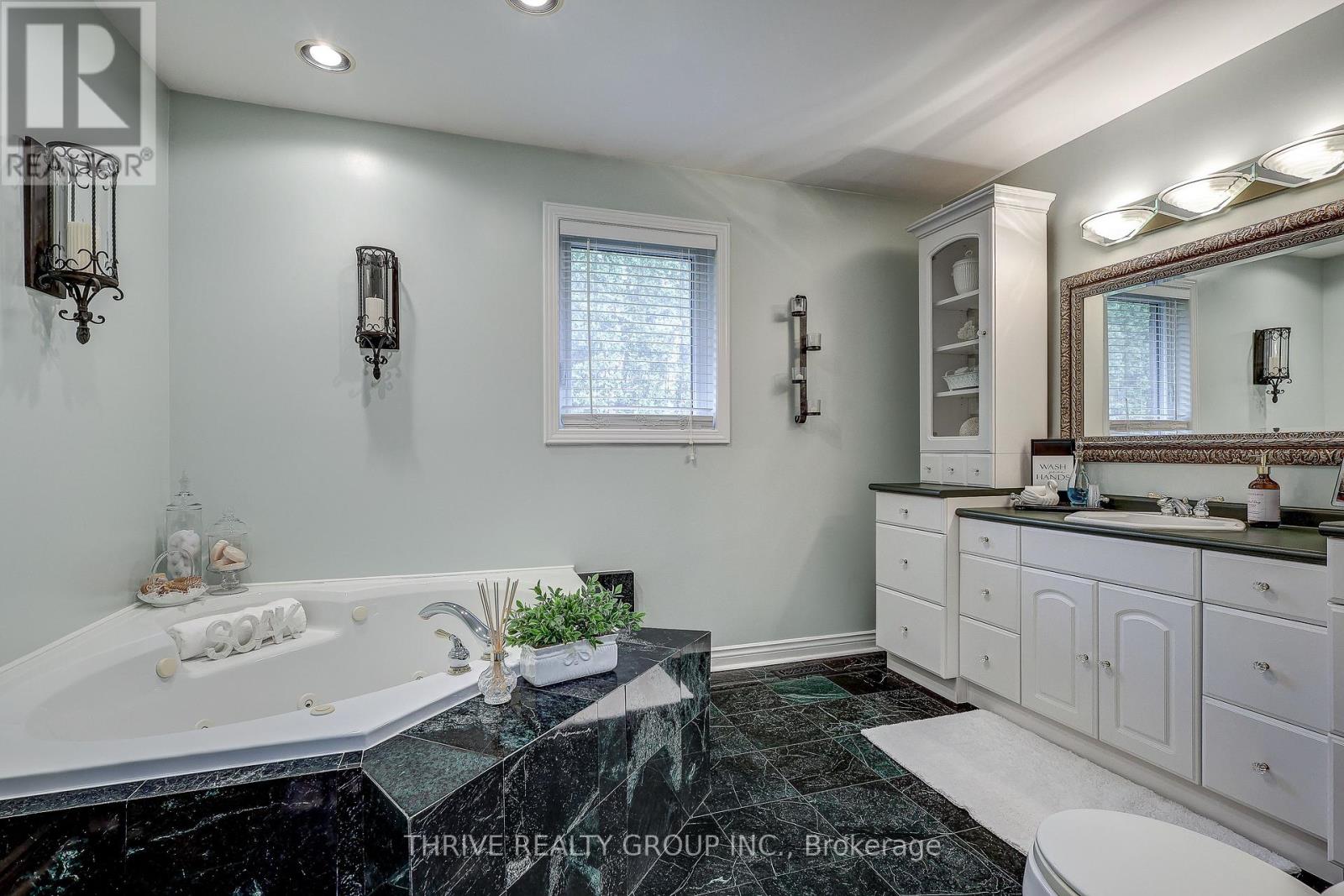 25034 Melbourne Road, Strathroy-Caradoc, Ontario  N7G 3H5 - Photo 13 - X12933788