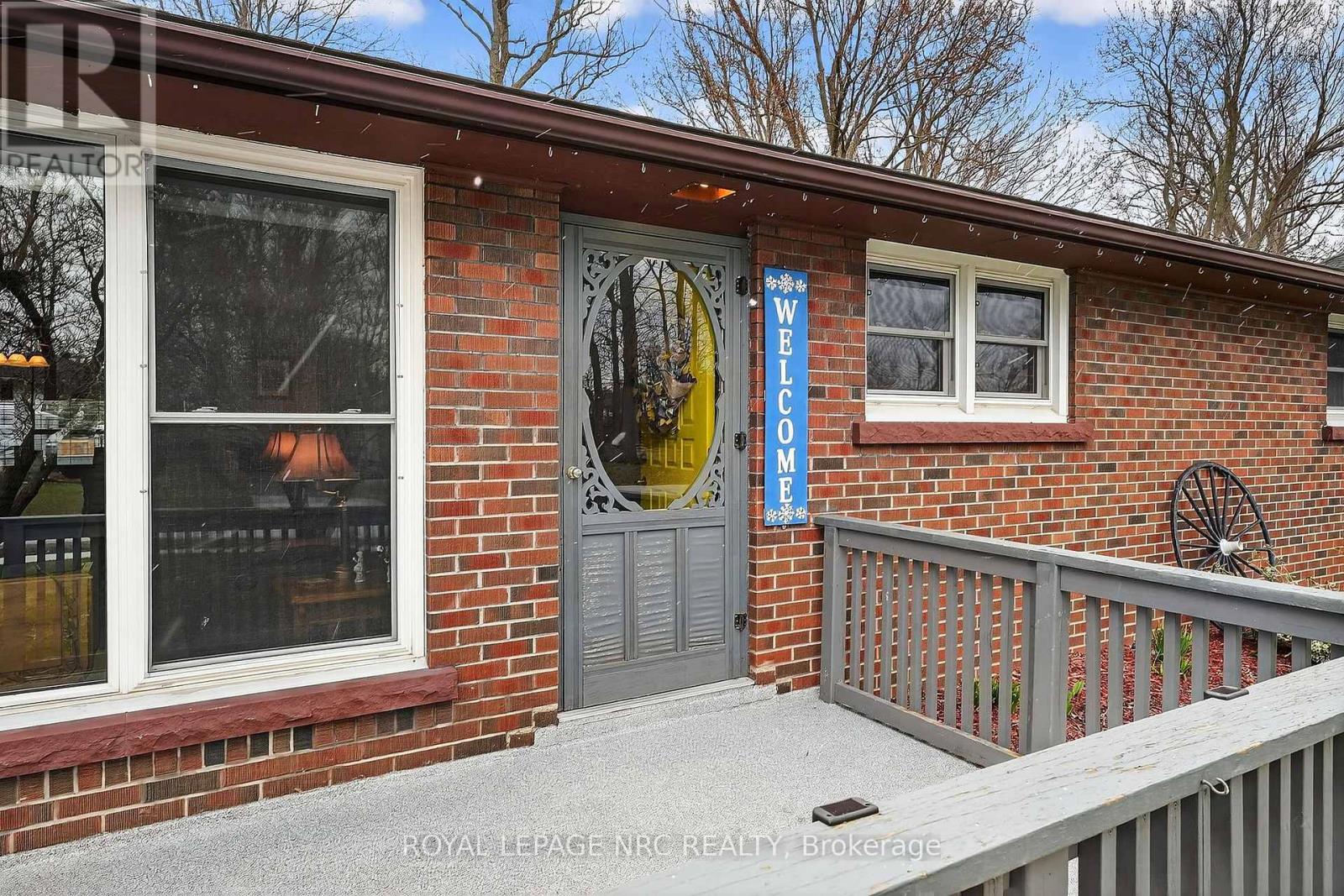 700 Lakeside Road, Fort Erie, Ontario  L2A 4Y5 - Photo 2 - X12920530