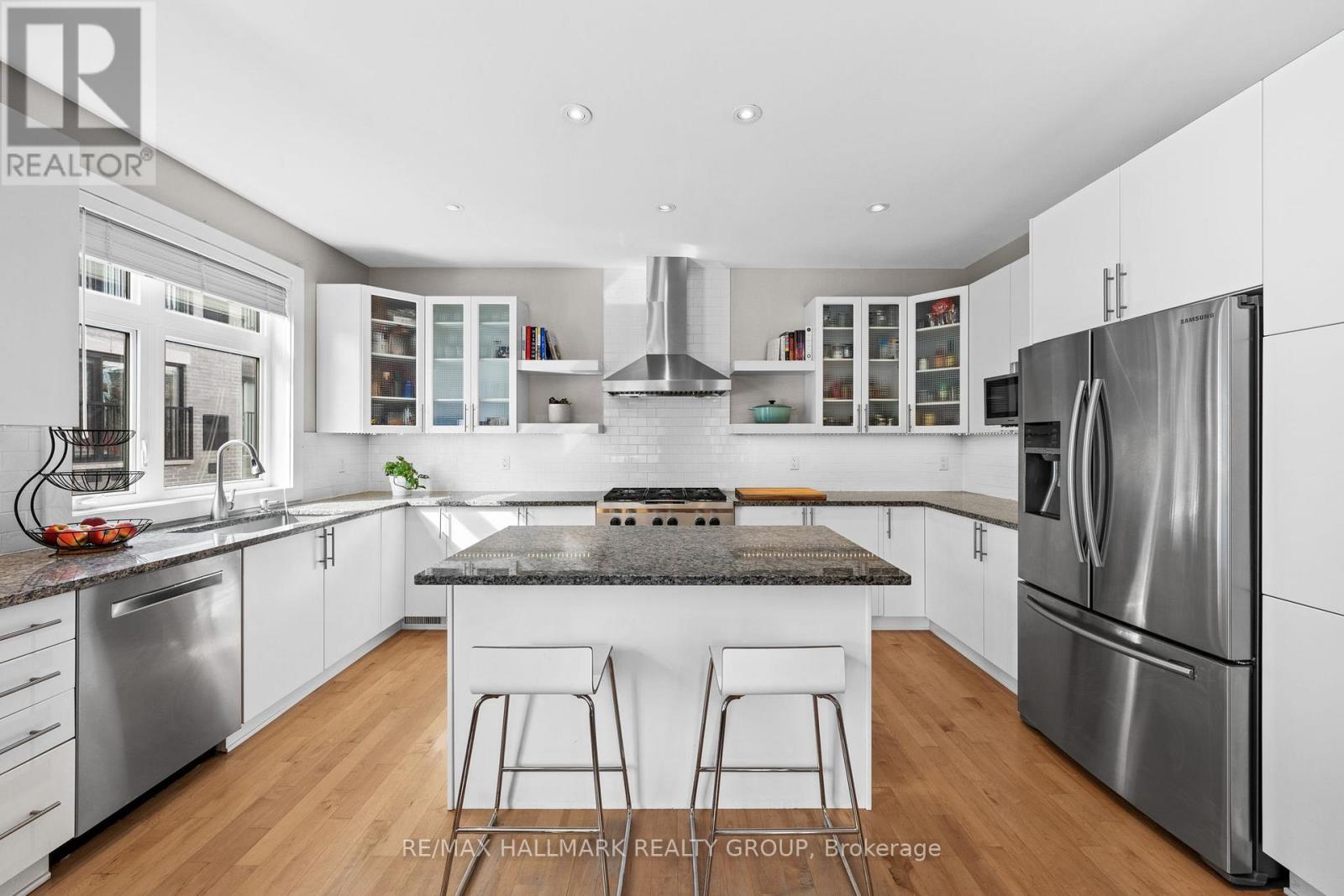 175 Armstrong Street, Ottawa, Ontario  K1Y 2W2 - Photo 7 - X12933822