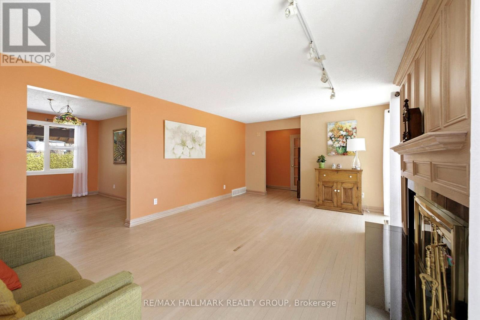 59 Ashgrove Crescent, Ottawa, Ontario  K2G 0S8 - Photo 4 - X12933830