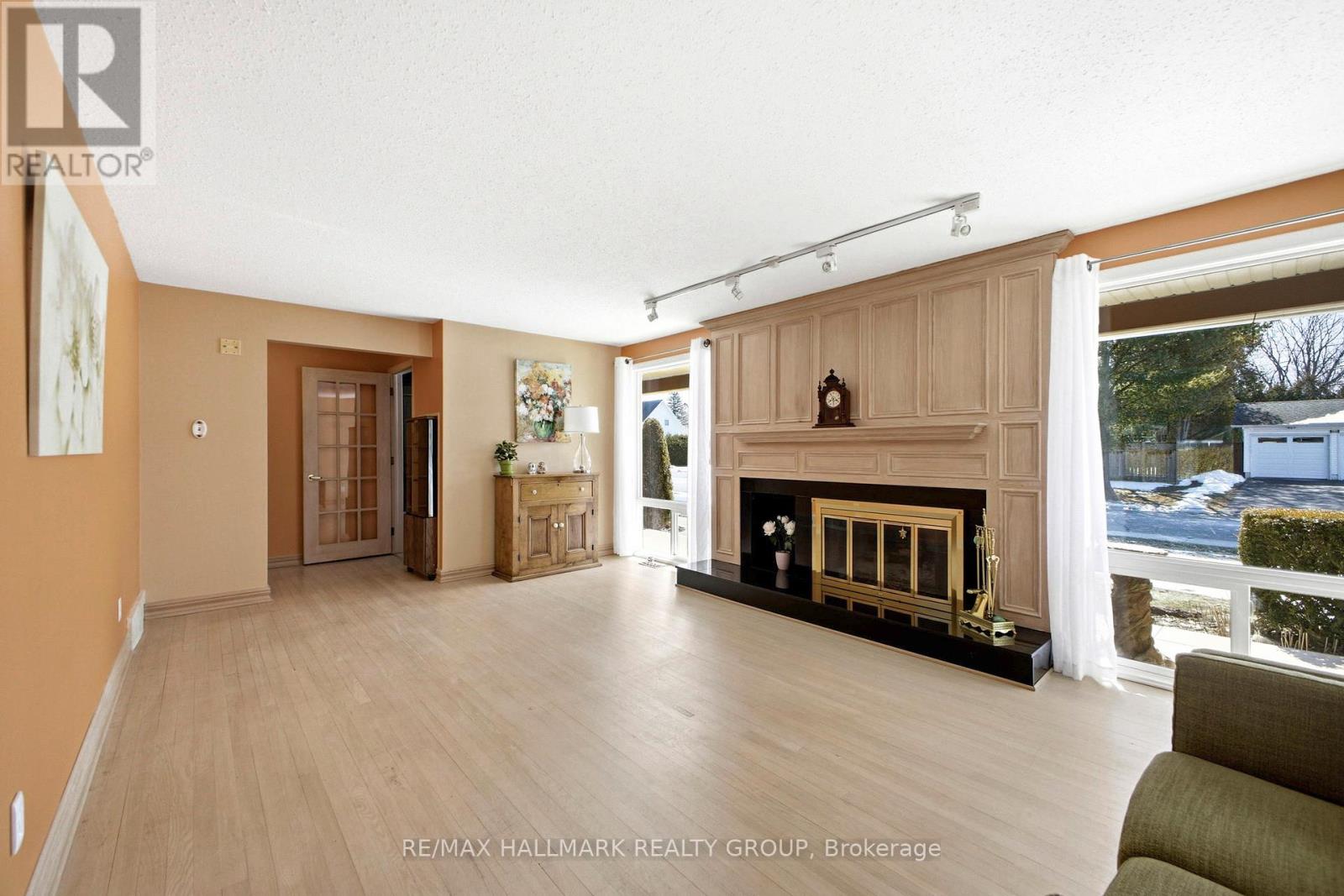 59 Ashgrove Crescent, Ottawa, Ontario  K2G 0S8 - Photo 5 - X12933830