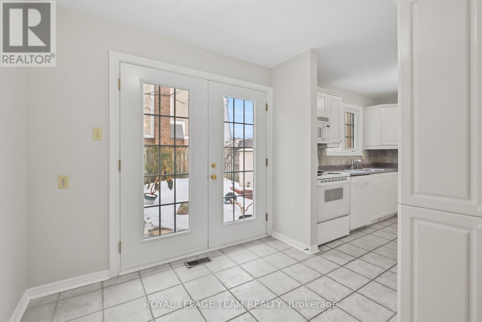 87 - 386 Kintyre Private, Ottawa, Ontario  K2C 3M6 - Photo 13 - X12933864