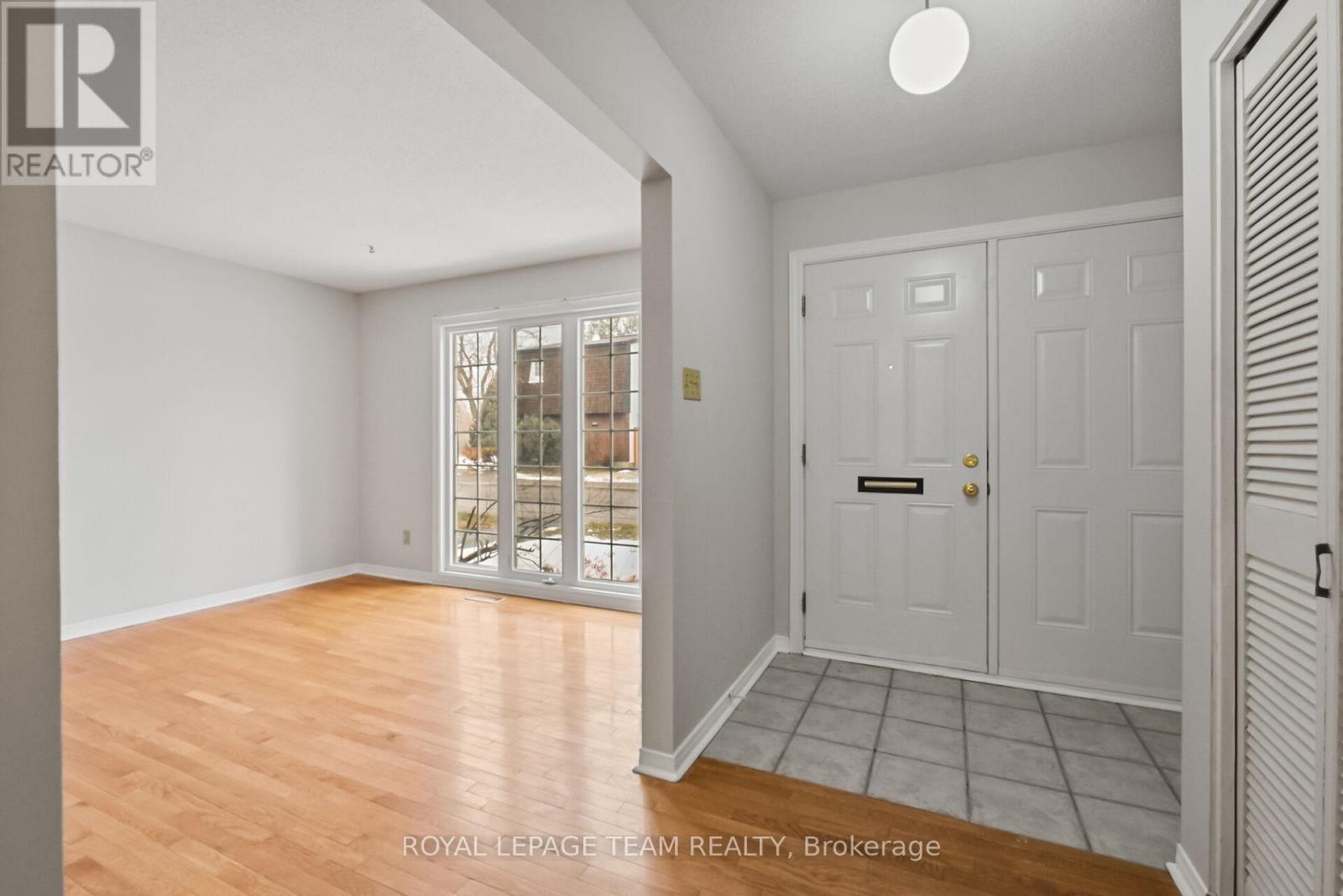 87 - 386 Kintyre Private, Ottawa, Ontario  K2C 3M6 - Photo 2 - X12933864