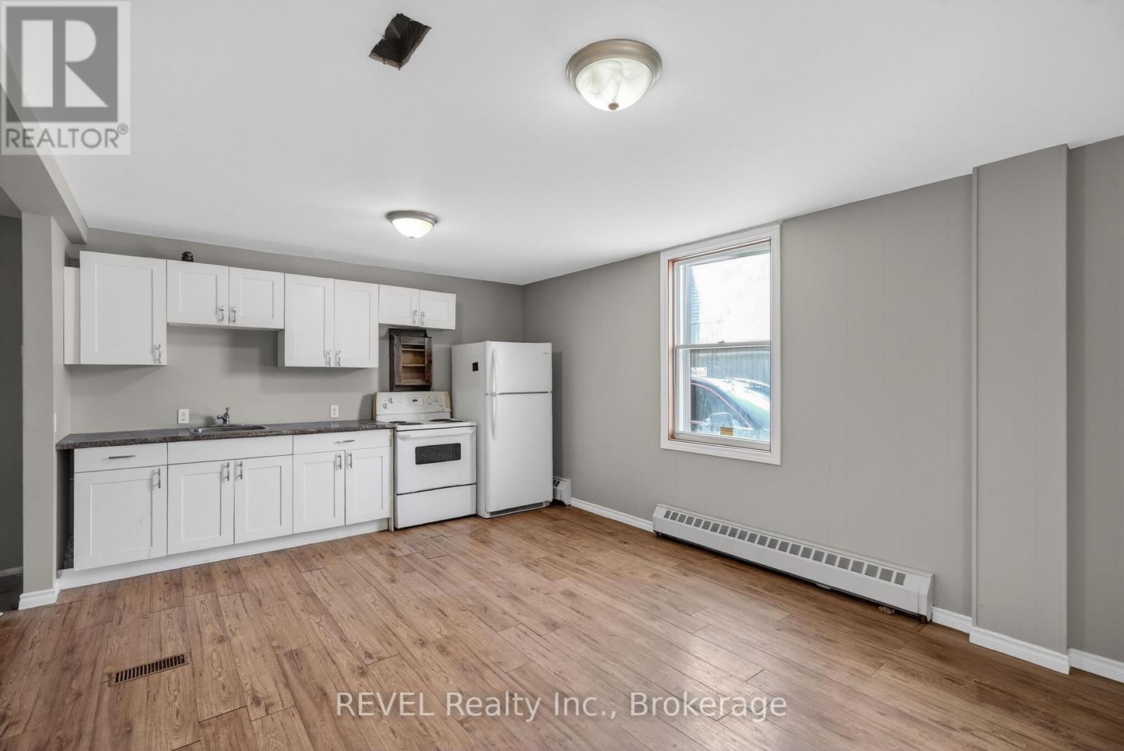 229 Main Street W, Port Colborne, Ontario  L3K 3V7 - Photo 8 - X12933800