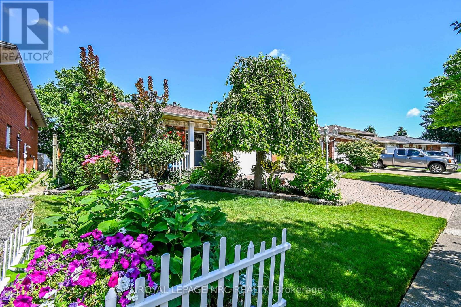 31 Rollins Drive, Welland, Ontario  L3C 6Z8 - Photo 3 - X12933808