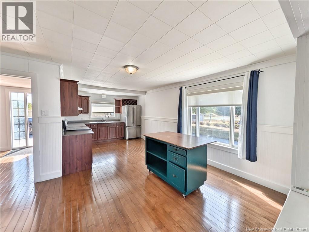 294 Bd St Pierre E, Caraquet, New Brunswick  E1W 1B5 - Photo 2 - NB136003