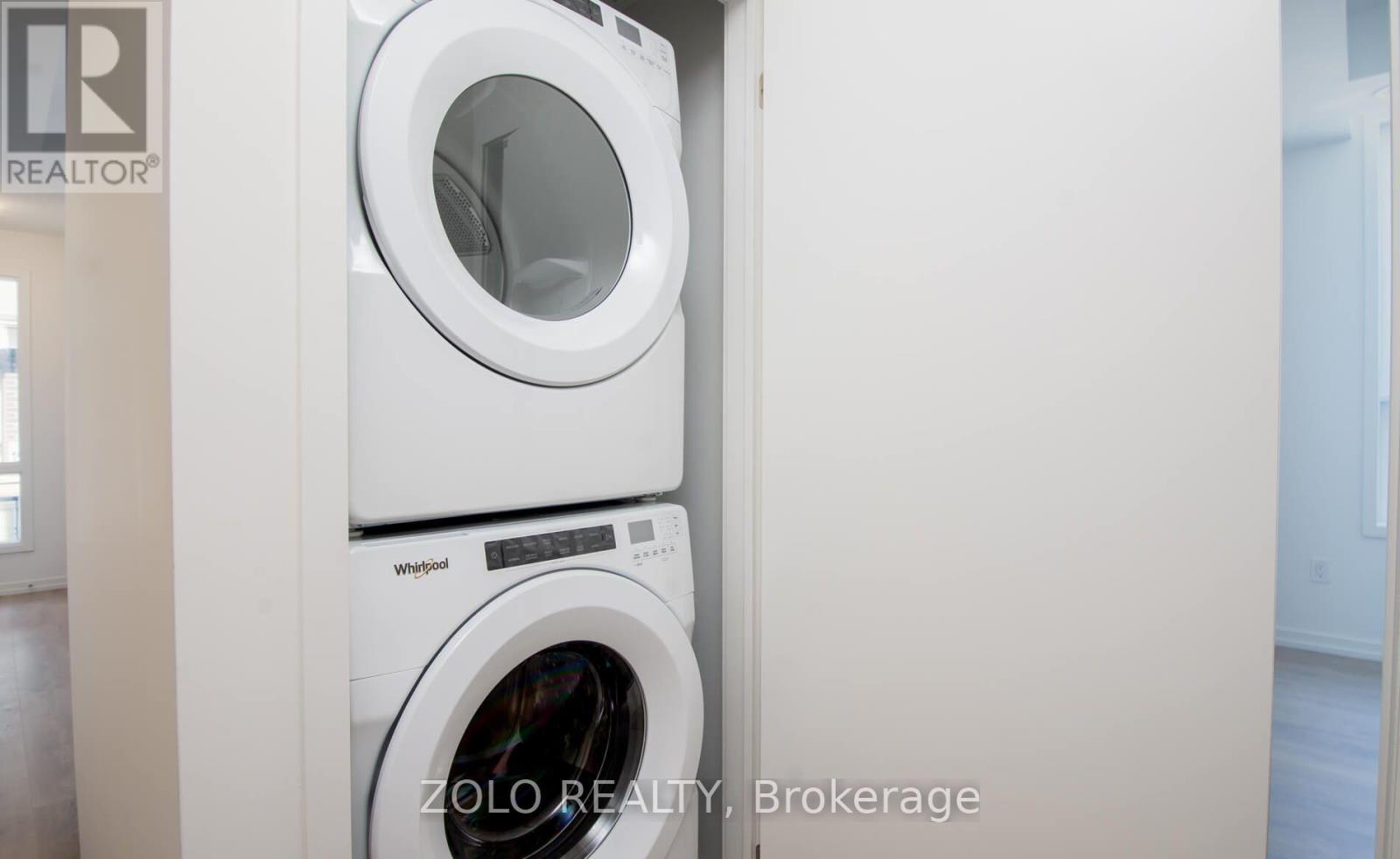 17 Lytham Green Circle, Newmarket, Ontario L3Y 0H4 - Photo 10 - N12933760