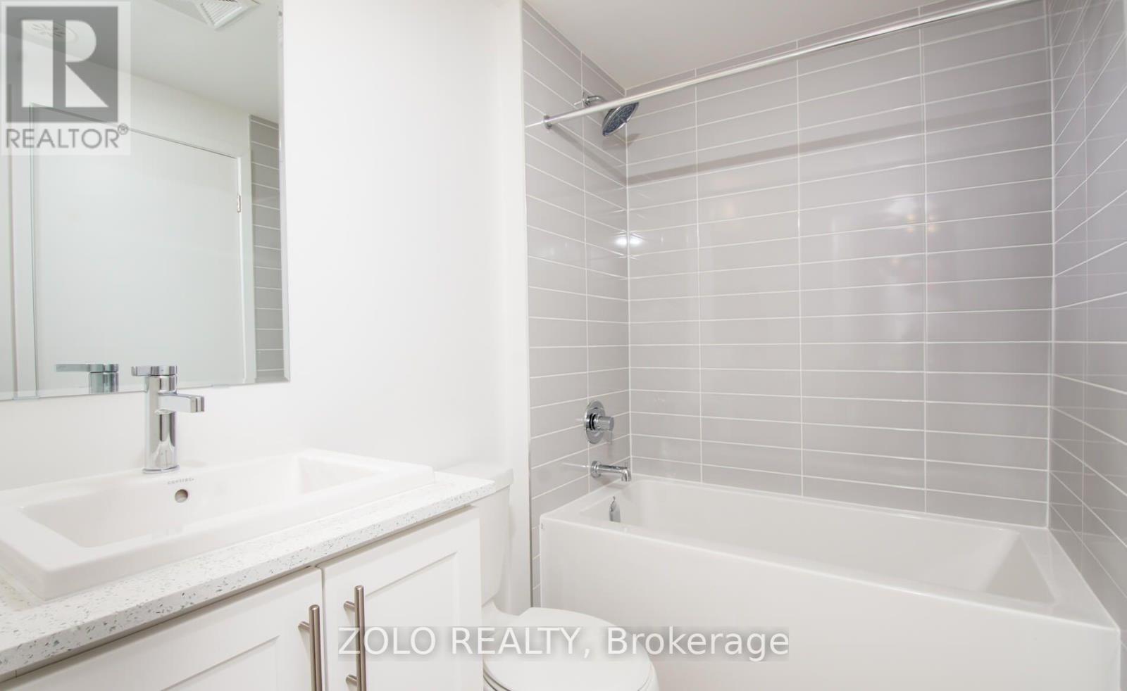 17 Lytham Green Circle, Newmarket, Ontario L3Y 0H4 - Photo 11 - N12933760