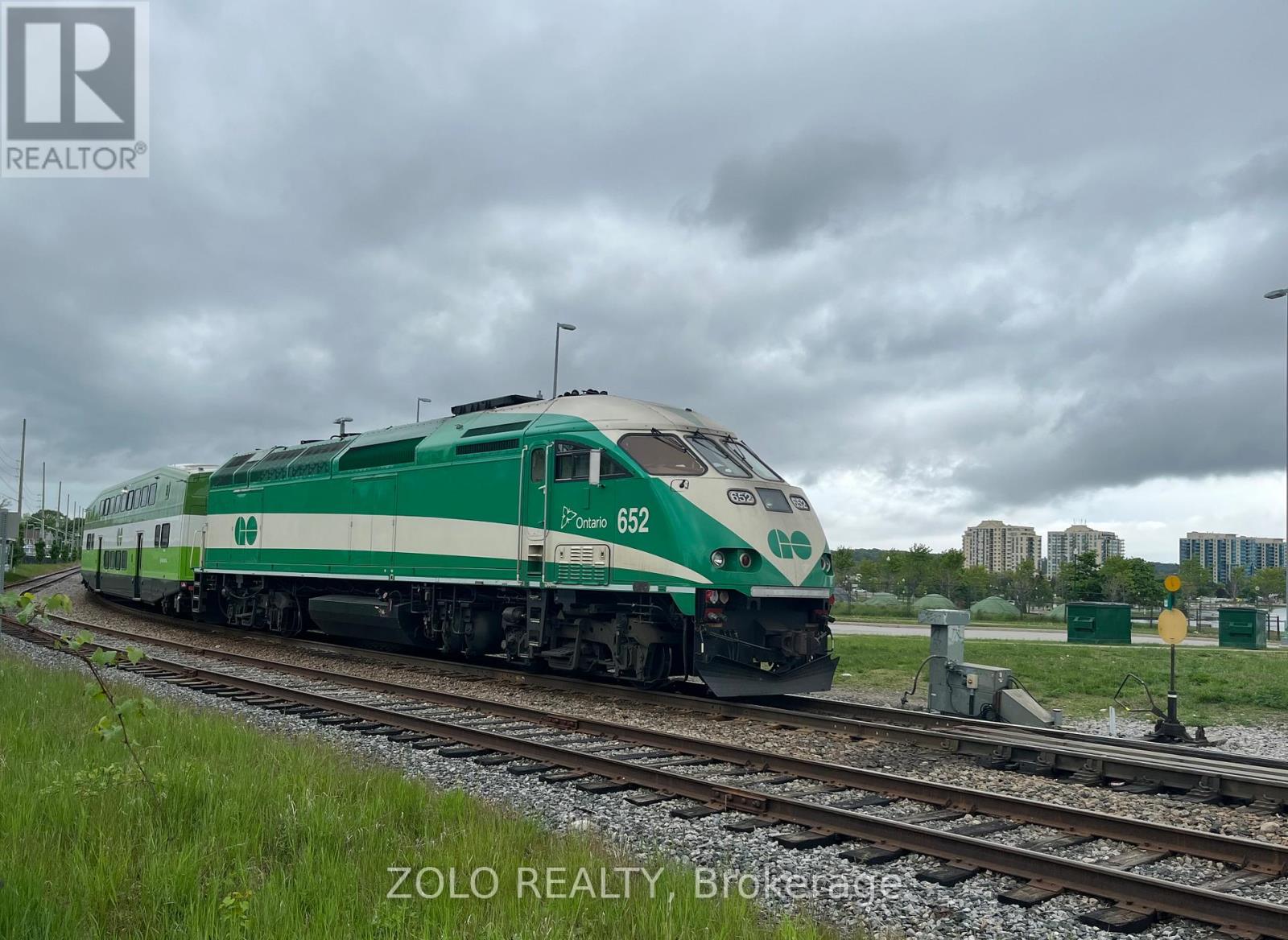 17 Lytham Green Circle, Newmarket, Ontario L3Y 0H4 - Photo 12 - N12933760