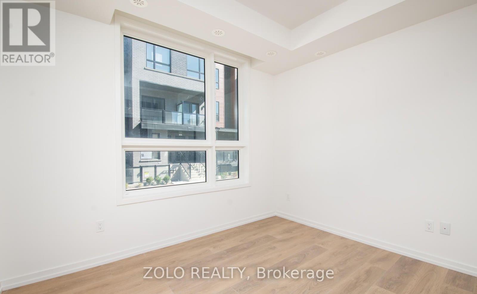 17 Lytham Green Circle, Newmarket, Ontario L3Y 0H4 - Photo 7 - N12933760