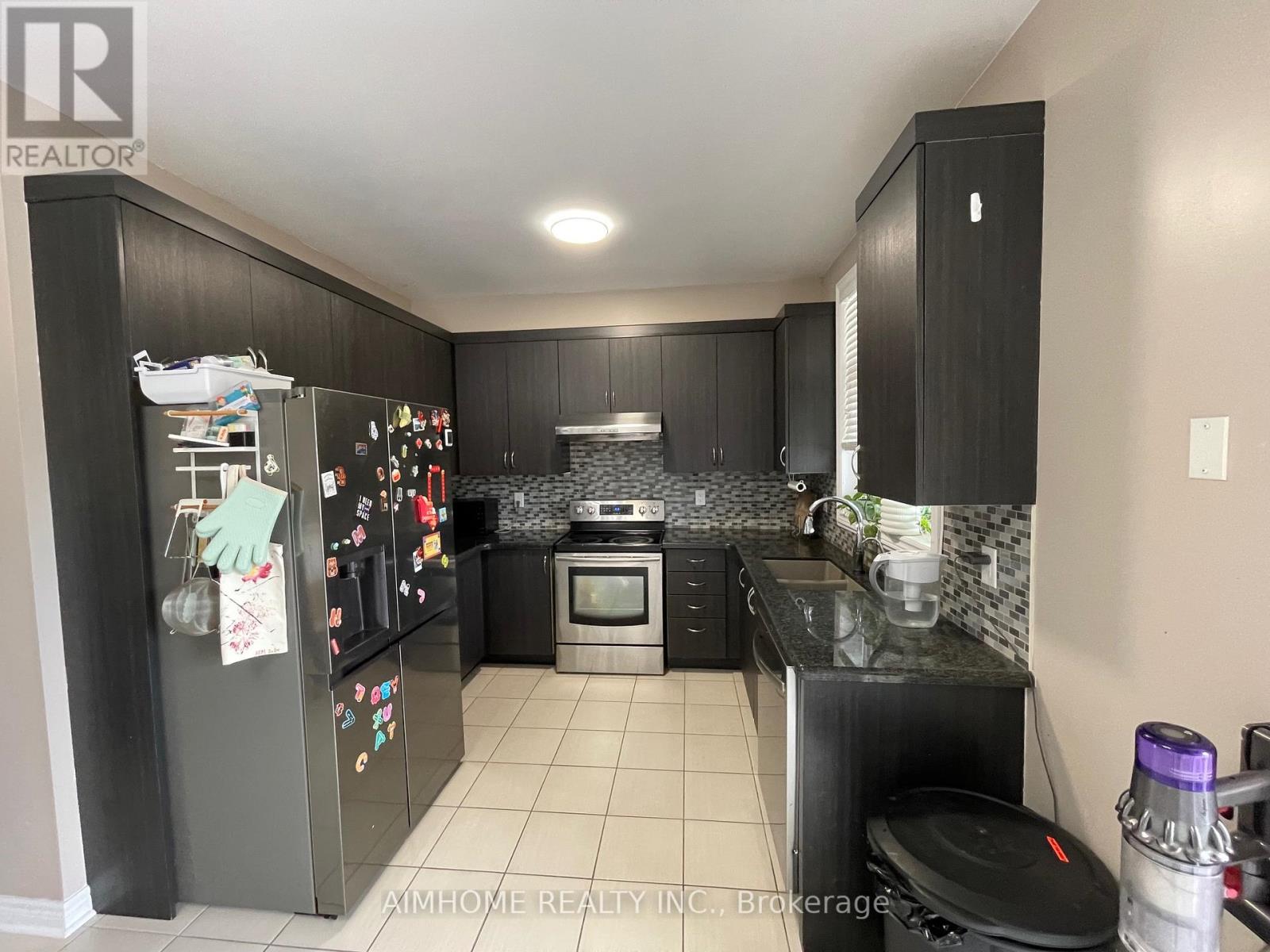 104 Grand Trunk Avenue, Vaughan, Ontario  L6A 0Y3 - Photo 3 - N12933774