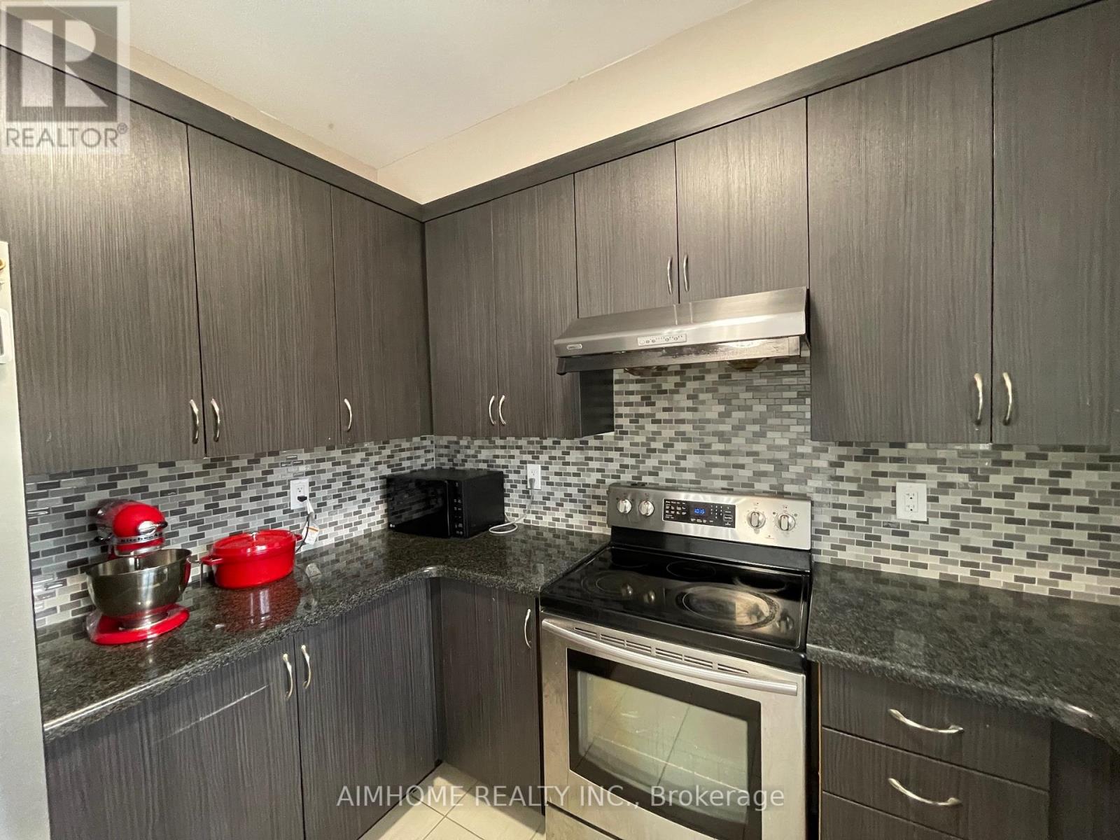 104 Grand Trunk Avenue, Vaughan, Ontario  L6A 0Y3 - Photo 4 - N12933774