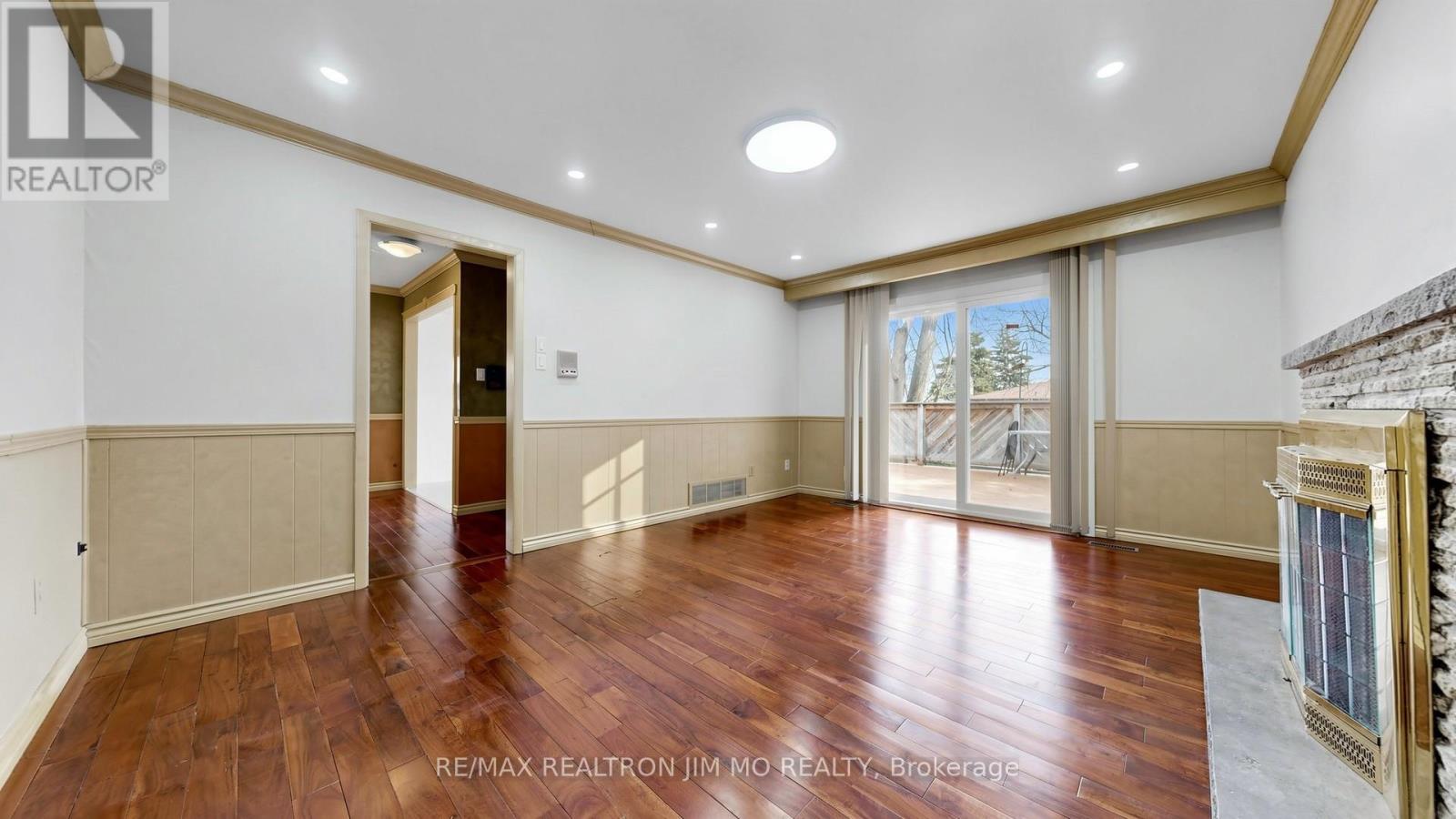 Main & Upper Floor - 29 Liebeck Crescent, Markham, Ontario  L3R 1Y4 - Photo 12 - N12933790