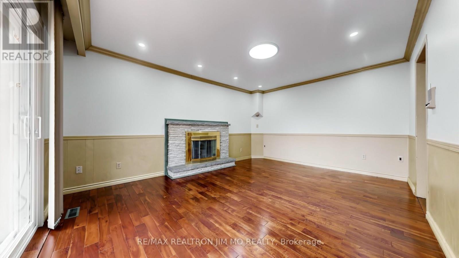 Main & Upper Floor - 29 Liebeck Crescent, Markham, Ontario  L3R 1Y4 - Photo 13 - N12933790