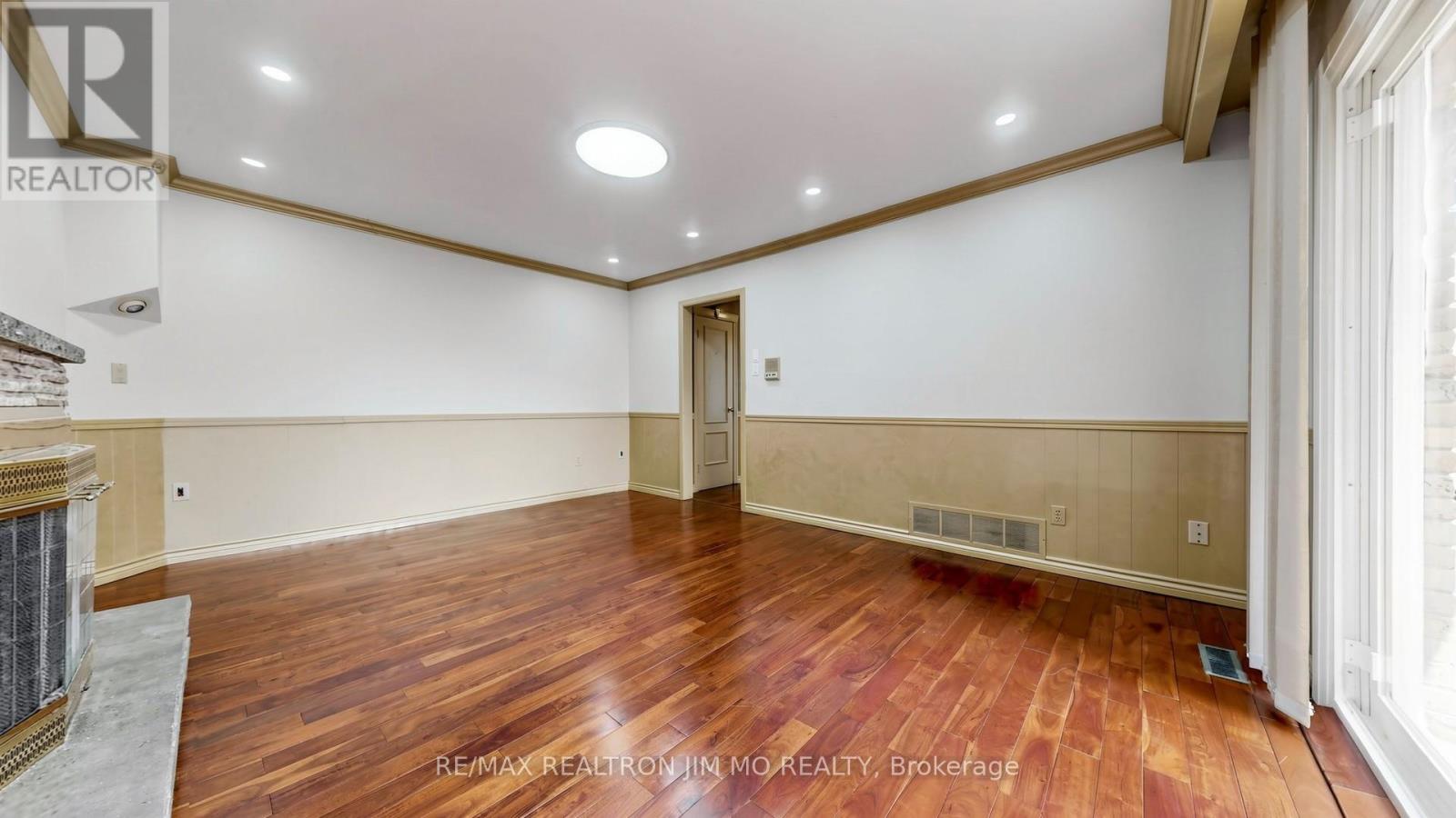 Main & Upper Floor - 29 Liebeck Crescent, Markham, Ontario  L3R 1Y4 - Photo 15 - N12933790