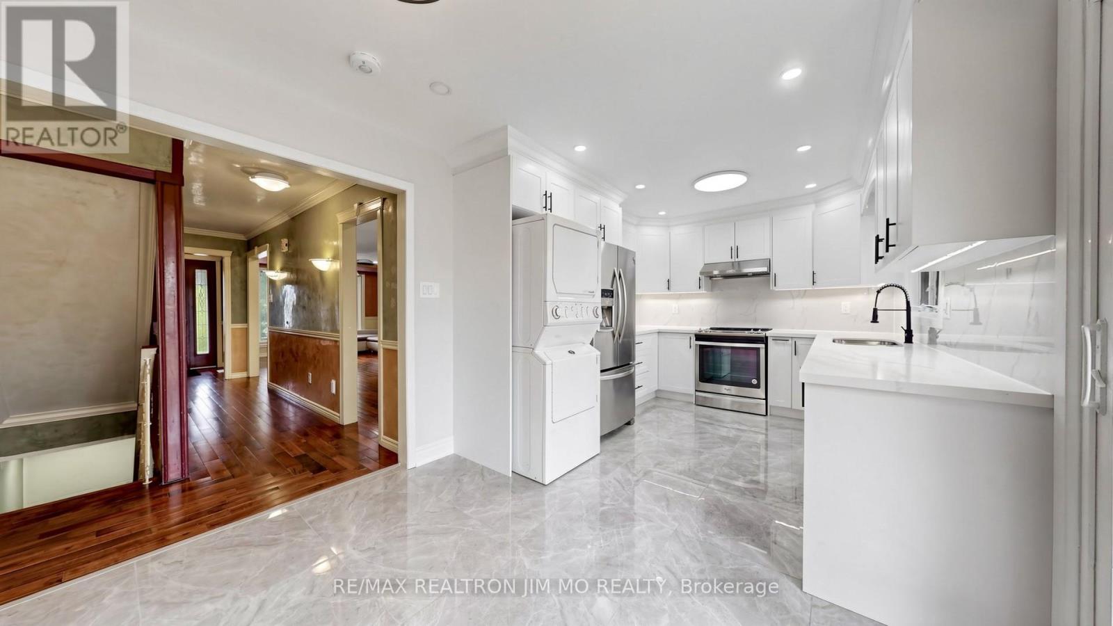 Main & Upper Floor - 29 Liebeck Crescent, Markham, Ontario  L3R 1Y4 - Photo 16 - N12933790