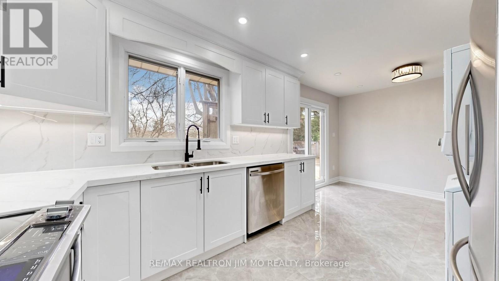 Main & Upper Floor - 29 Liebeck Crescent, Markham, Ontario  L3R 1Y4 - Photo 18 - N12933790