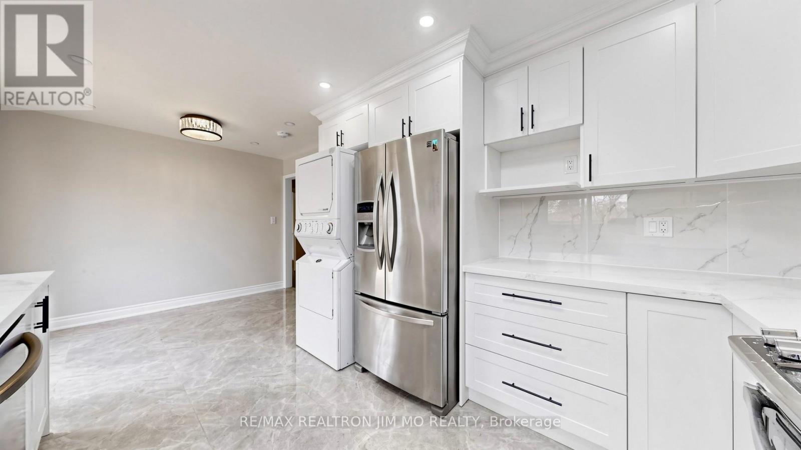 Main & Upper Floor - 29 Liebeck Crescent, Markham, Ontario  L3R 1Y4 - Photo 19 - N12933790