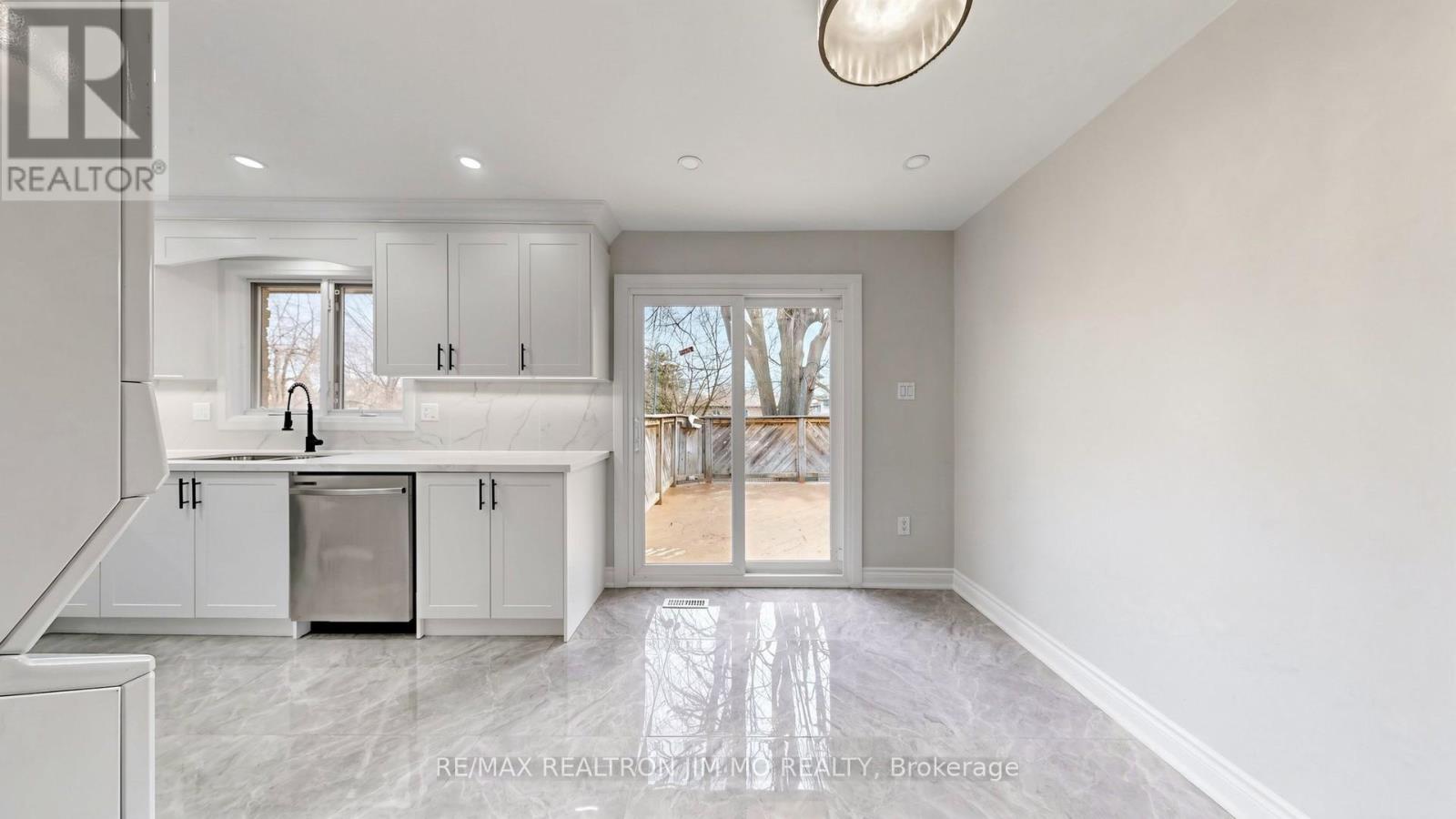 Main & Upper Floor - 29 Liebeck Crescent, Markham, Ontario  L3R 1Y4 - Photo 20 - N12933790