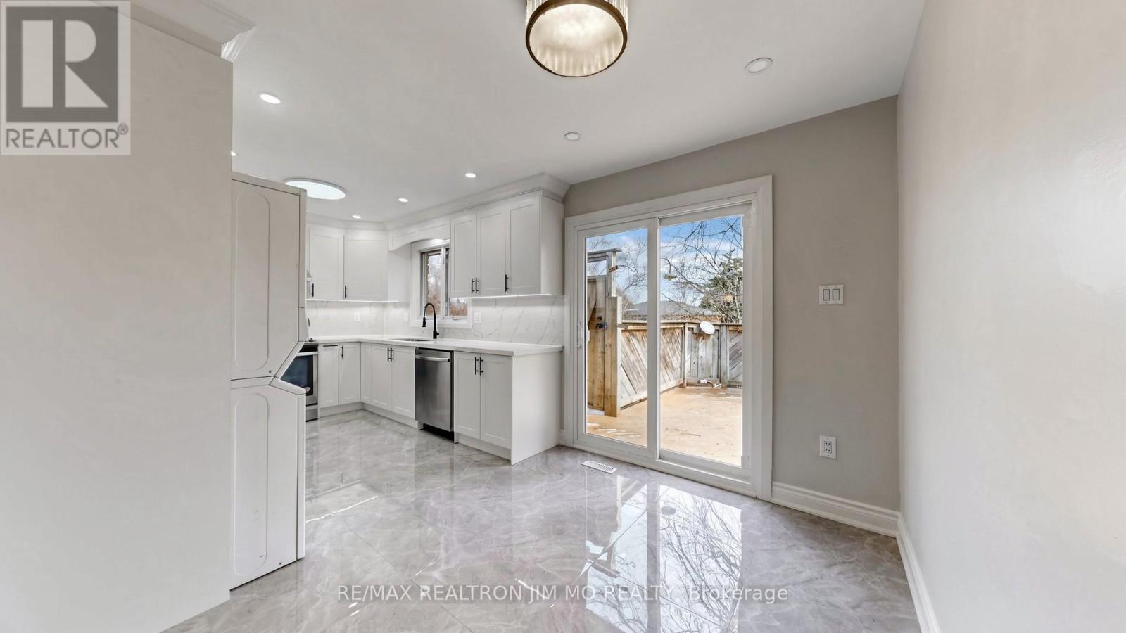 Main & Upper Floor - 29 Liebeck Crescent, Markham, Ontario  L3R 1Y4 - Photo 21 - N12933790