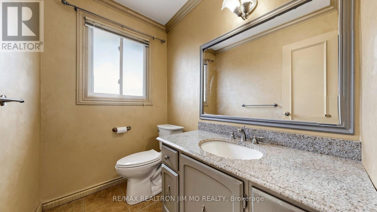 Main & Upper Floor - 29 Liebeck Crescent, Markham, Ontario  L3R 1Y4 - Photo 22 - N12933790